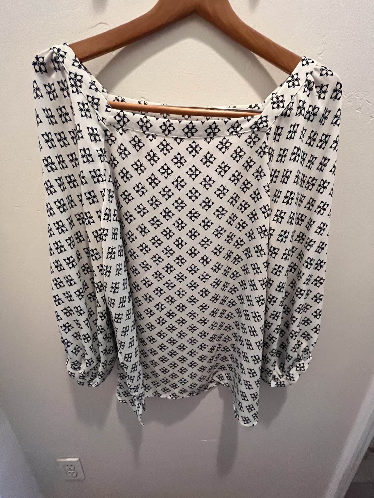 Ann Taylor LOFT Square Neck Long Sleeve Black & White Blouse Shirt Size L