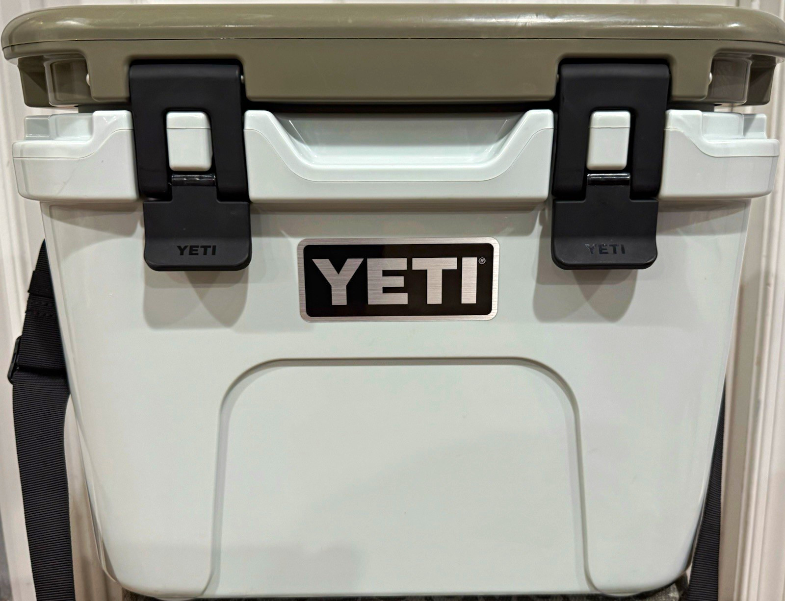 YETI Roadie 15 Hard Cooler Ridgeline Colorway, Pre-owned in Great Condition YETI Roadie 15 Hard Cooler Ridgeline Colorway, Pre-owned in Great Condition