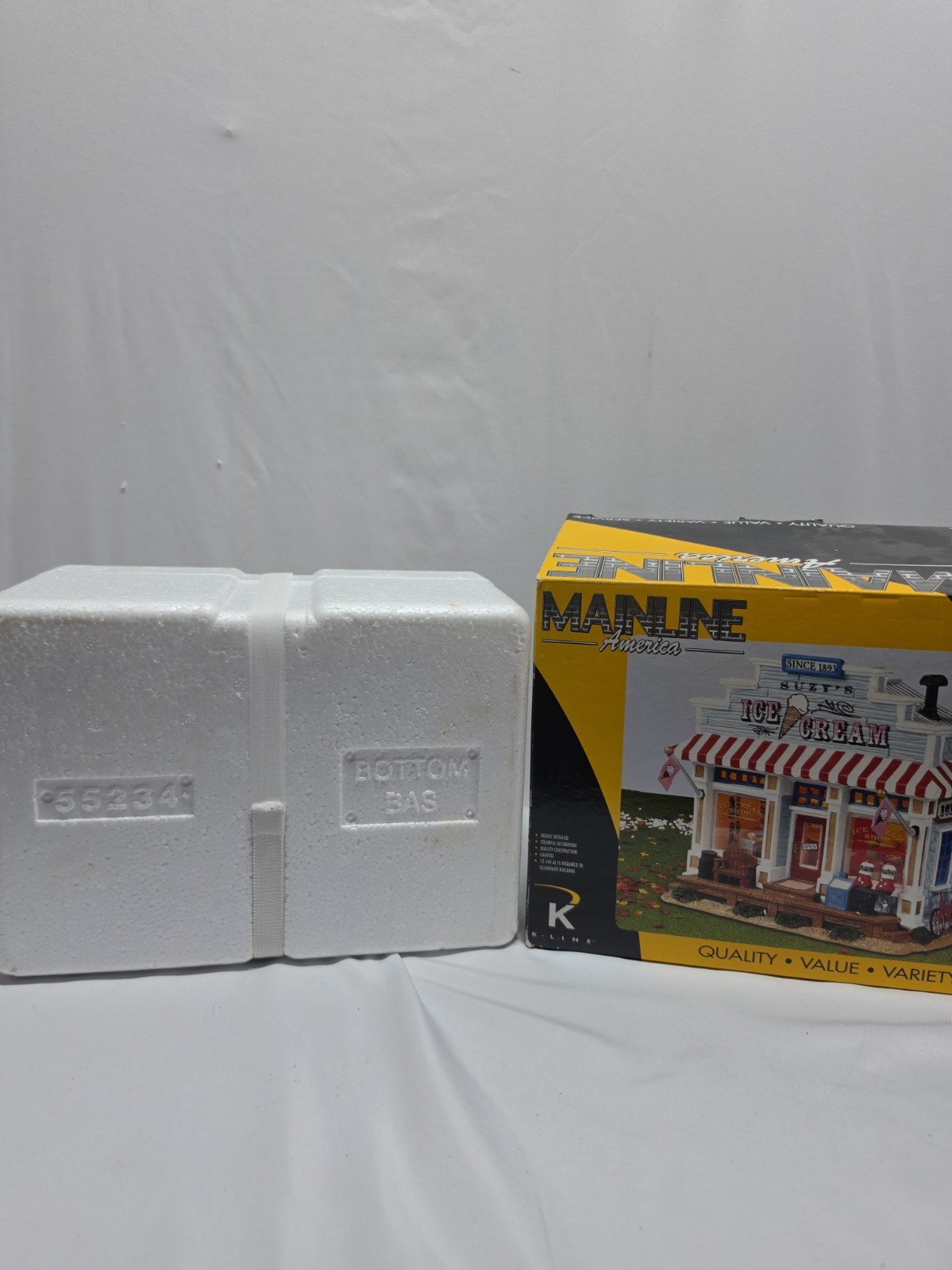 K-Kine Mainline America K-43042 Lemax Suzy\'s Ice Cream Shop Lighted w/Box 2005