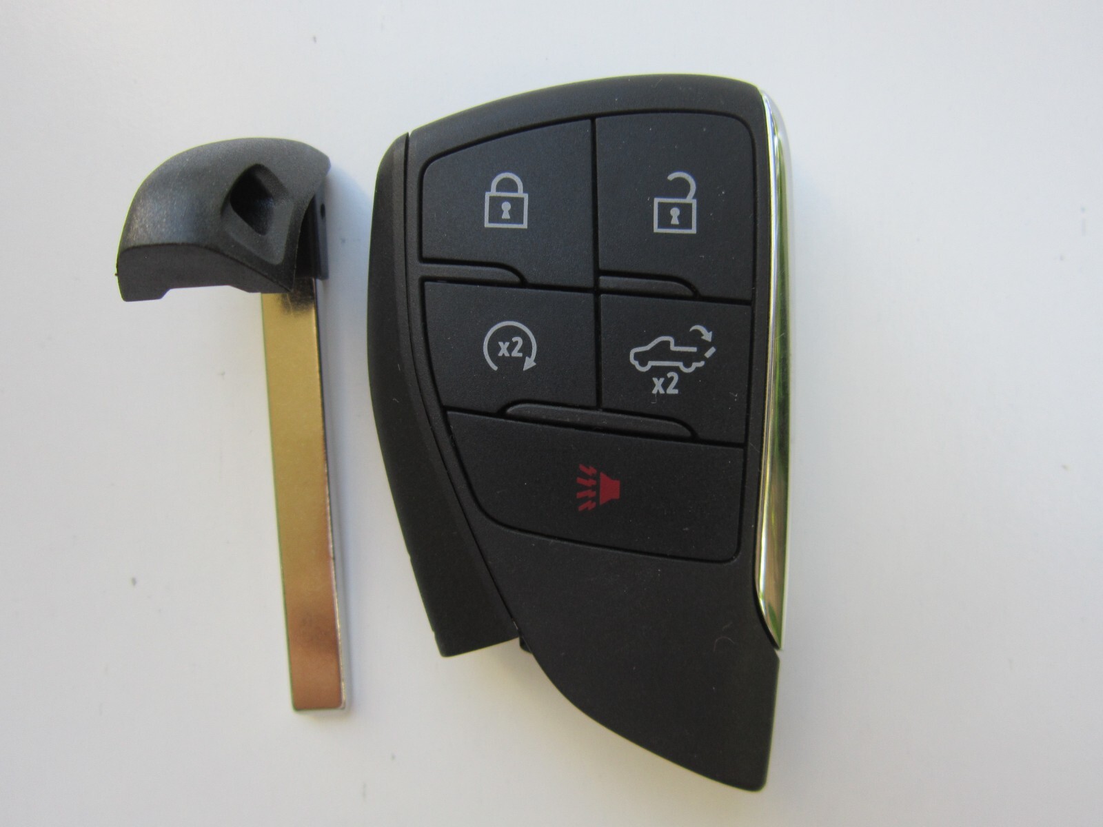OEM 2022-2025 GMC SIERRA 1500 KEYLESS REMOTE SMART KEY FOB 13560219 UNLOCKED 5BT OEM 2022-2025 GMC SIERRA 1500 KEYLESS REMOTE SMART KEY FOB 13560219 UNLOCKED 5BT