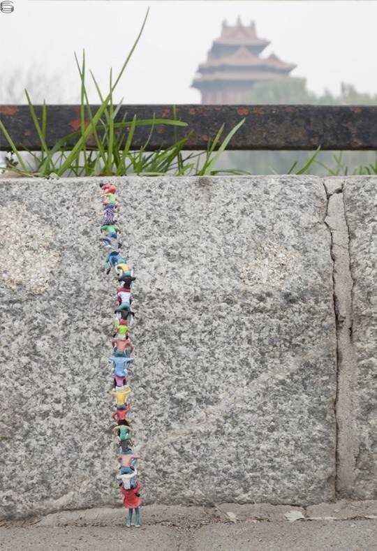 GREAT WALL by Slinkachu SIGNED Ltd Edition Print Framed Art