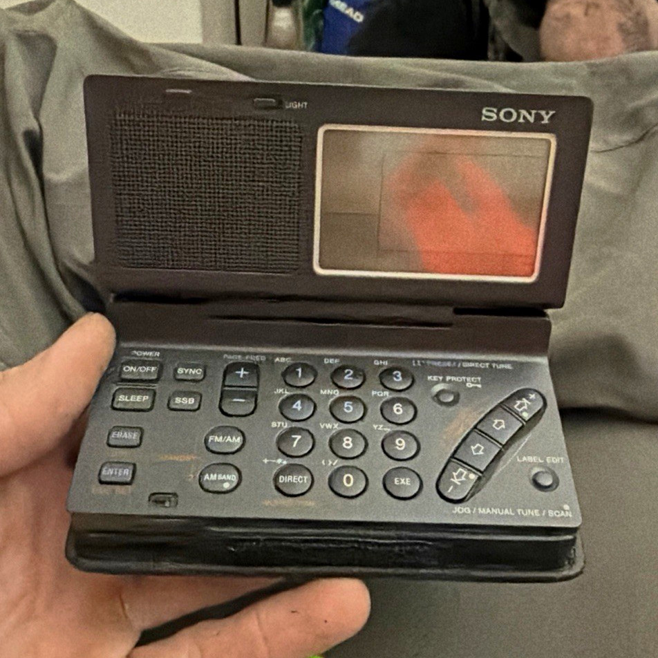 Sony ICF-SW100 Portable Shortwave Radio AM/FM SSB World Time Gray