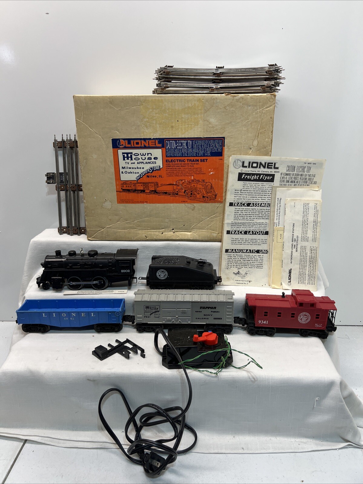 Lionel Train Set 9-1658 Town House TV and Appliances Complete & Working