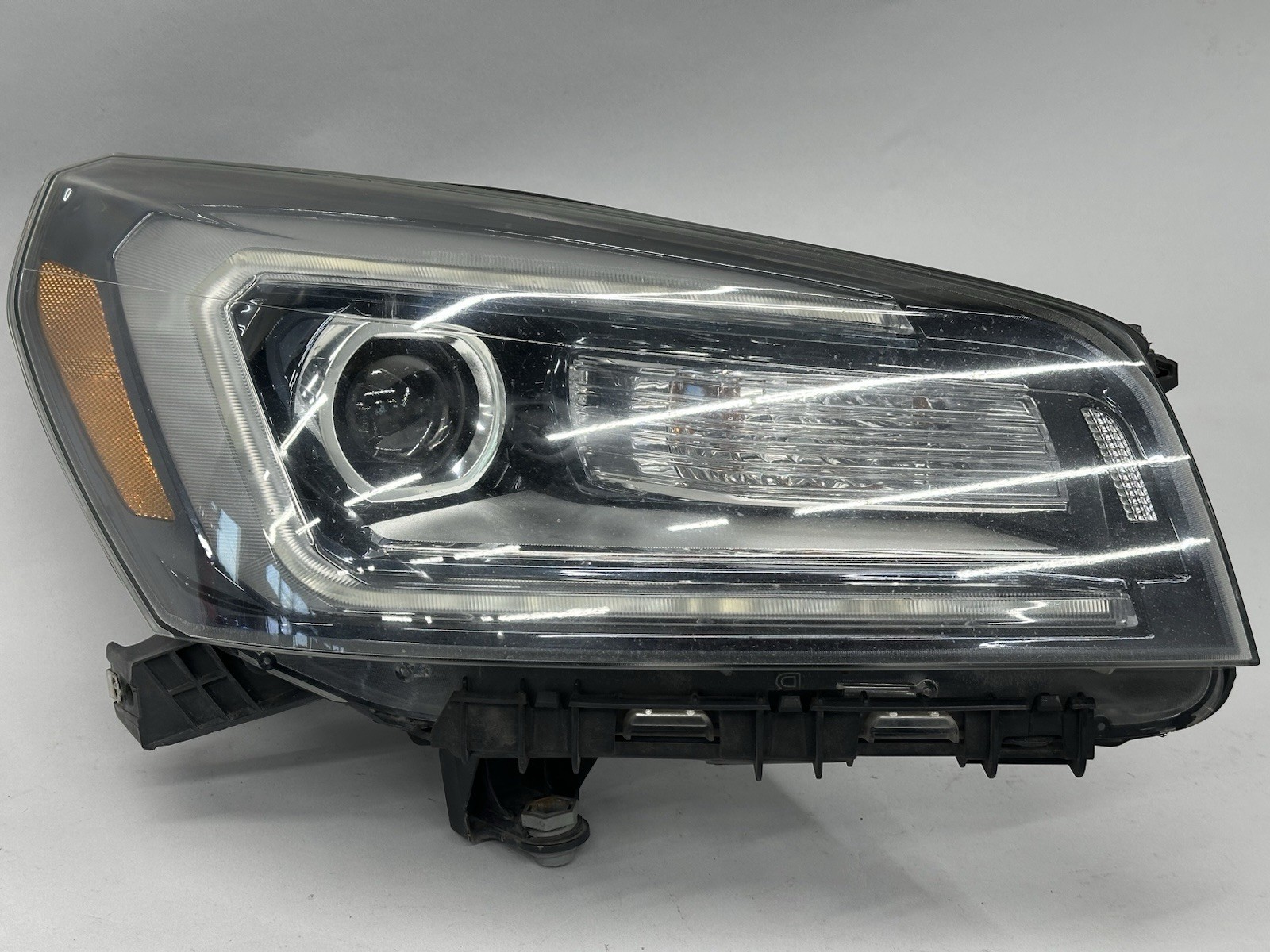 *READ* 2013-2017 GMC Acadia Denali RH Passenger Driver HID Headlight Lamp OEM
