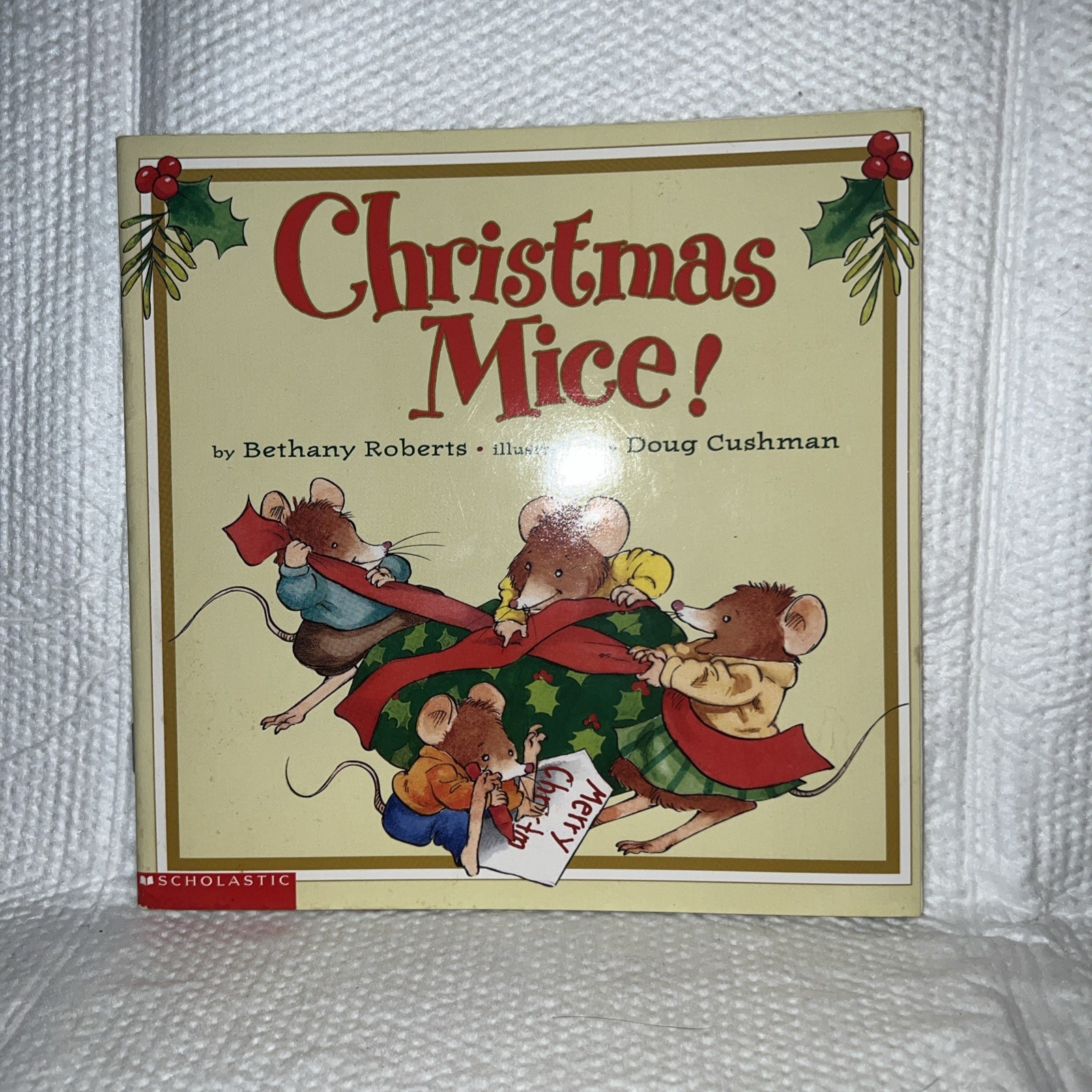 Christmas Mice by Bethany Roberts - Softcover - Very Good Christmas Mice by Bethany Roberts - Softcover - Very Good