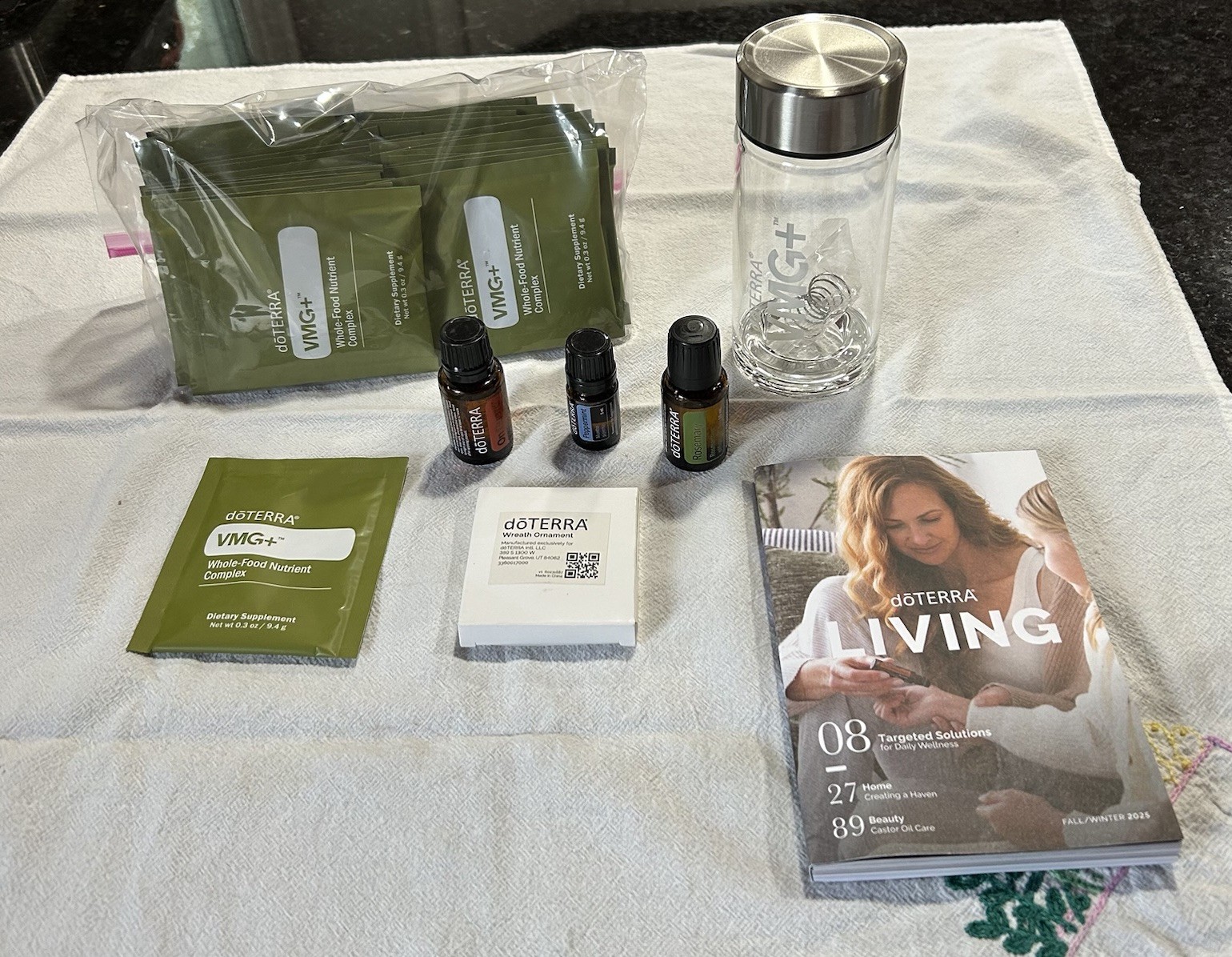 doTERRA Lot, 3 Oils 1 Wreath Ornament Diffuser 1 VMG Shaker 30 VMG+ Packets doTERRA Lot, 3 Oils 1 Wreath Ornament Diffuser 1 VMG Shaker 30 VMG+ Packets