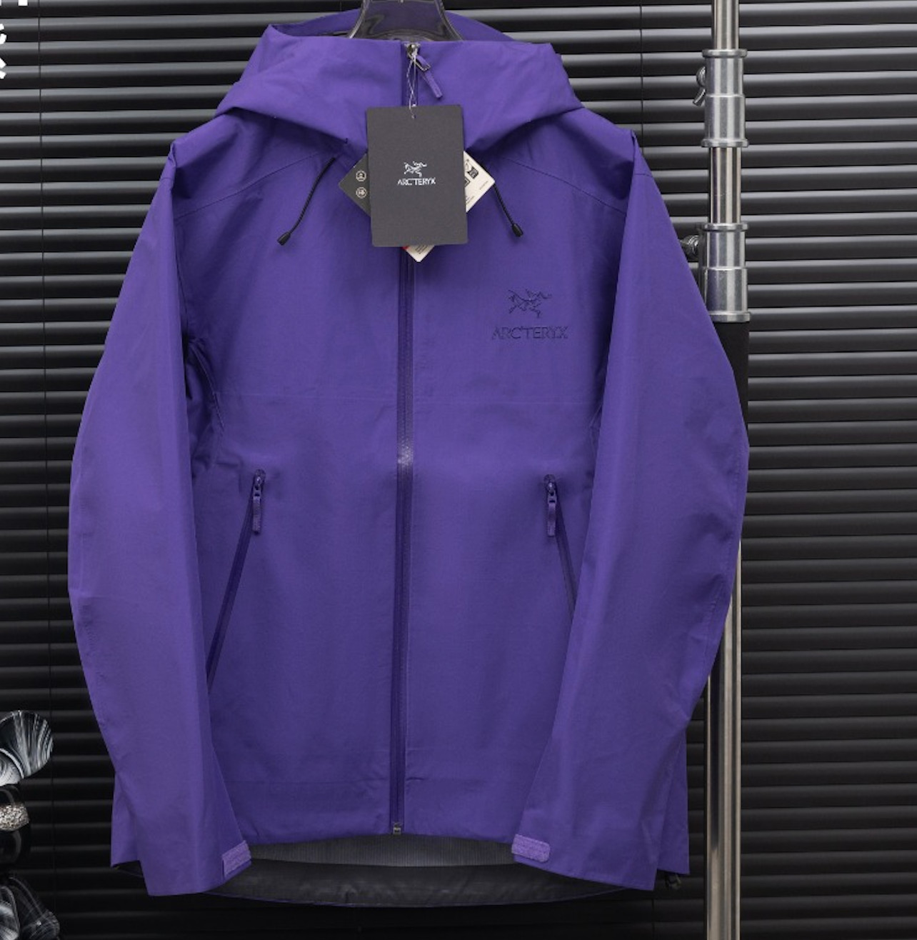 Arcteryx BETA LT winter Jacket Men’s PURPLE Size M new Arcteryx BETA LT winter Jacket Men’s PURPLE Size M new