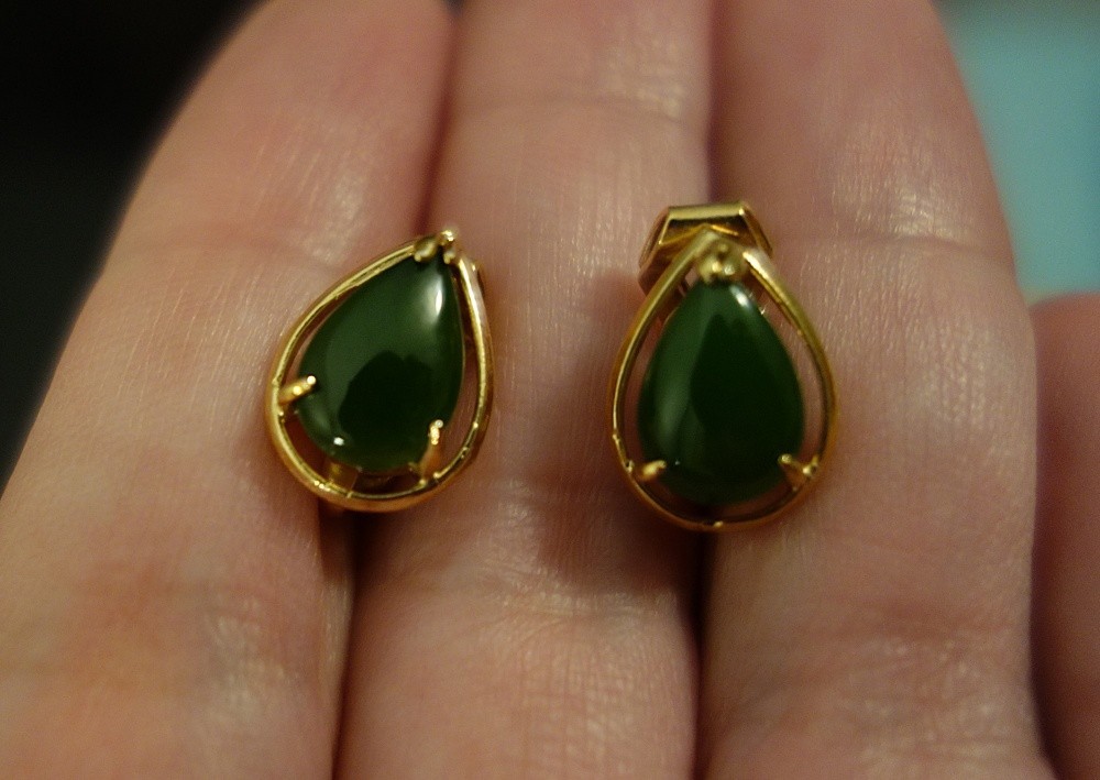 BEAUTIFUL Vintage Green Jade Cabochon Clip-on Earrings Excellent Cond  Clip on