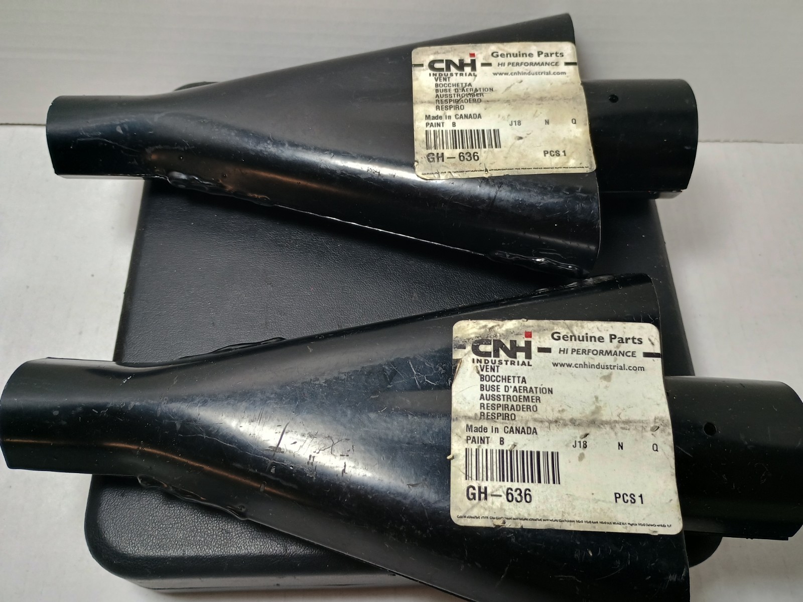 New OEM CNH GH-636 Air Vent Pair (2) Case IH 3380 New Holland P1030 Air Cart