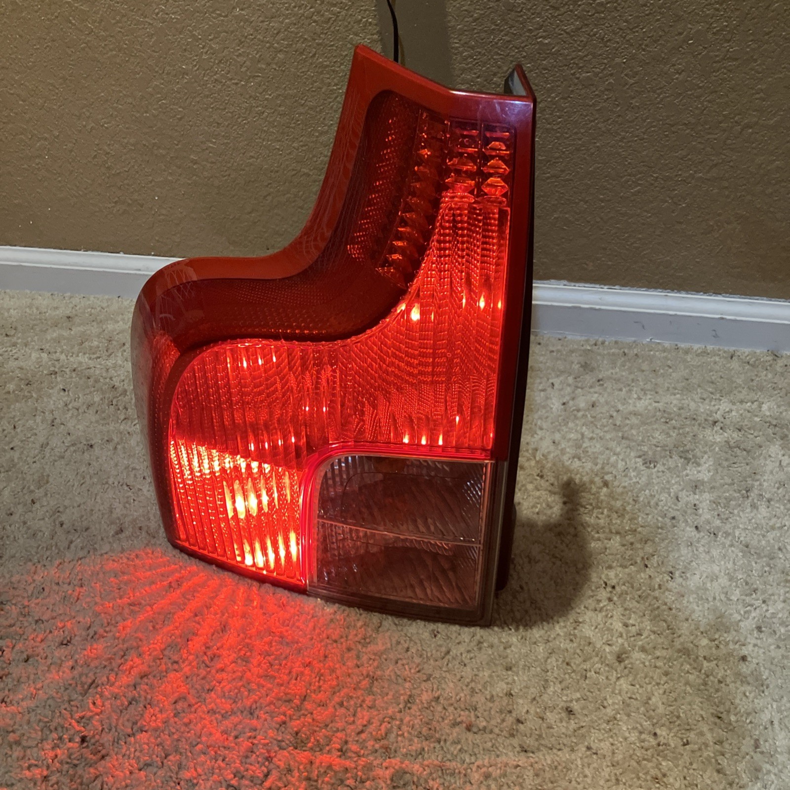 2007-2012 Volvo XC90 Tail light Assembly Left Driver Side Genuine OEM 2007-2012 Volvo XC90 Tail light Assembly Left Driver Side Genuine OEM