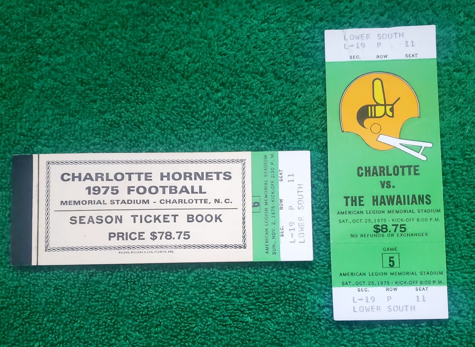 1975 World Football League CHARLOTTE HORNETS -5 Unused Tickets in Book (1 Loose)