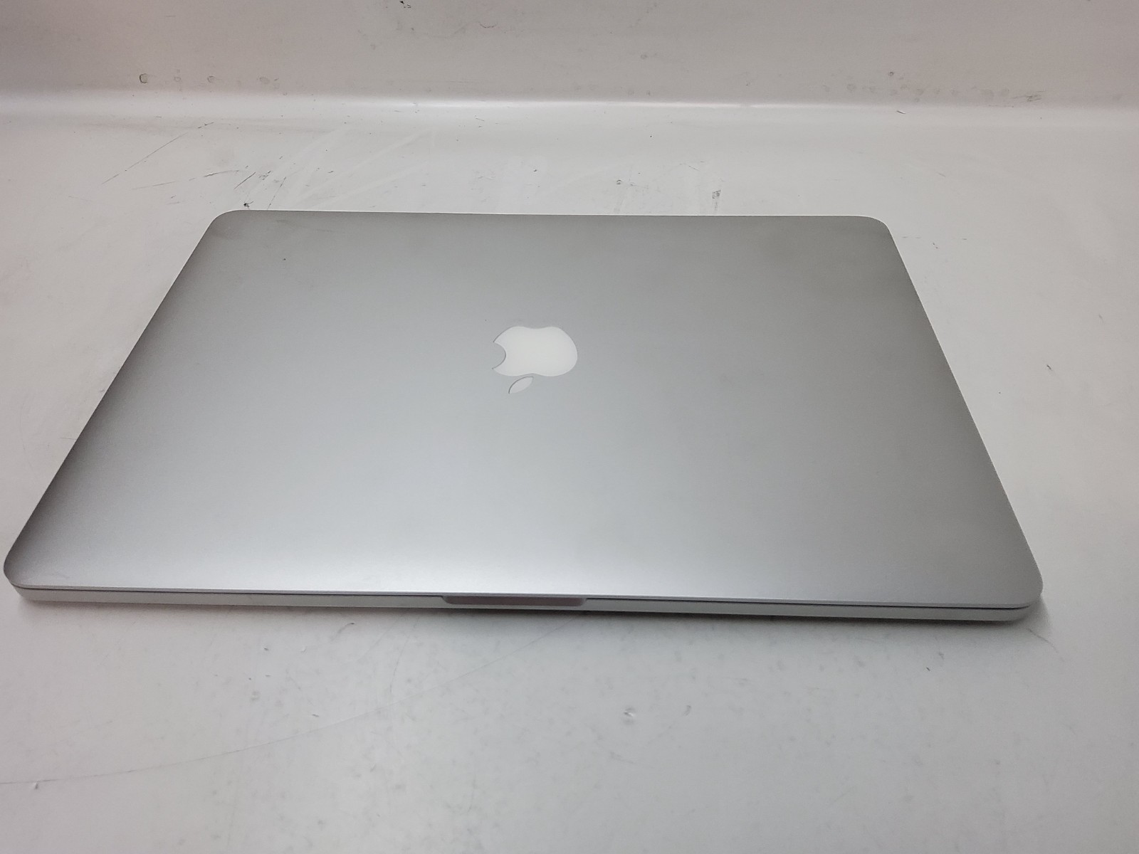 Apple MacBook Pro 15” Retina 2015 i7 2.2GHz 16GB RAM 256GB SSD A1398