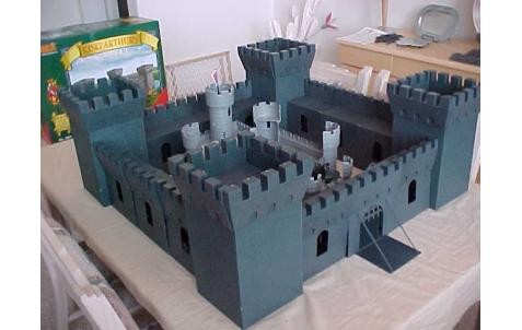 KING ARTHUR'S CASTLE 1:32