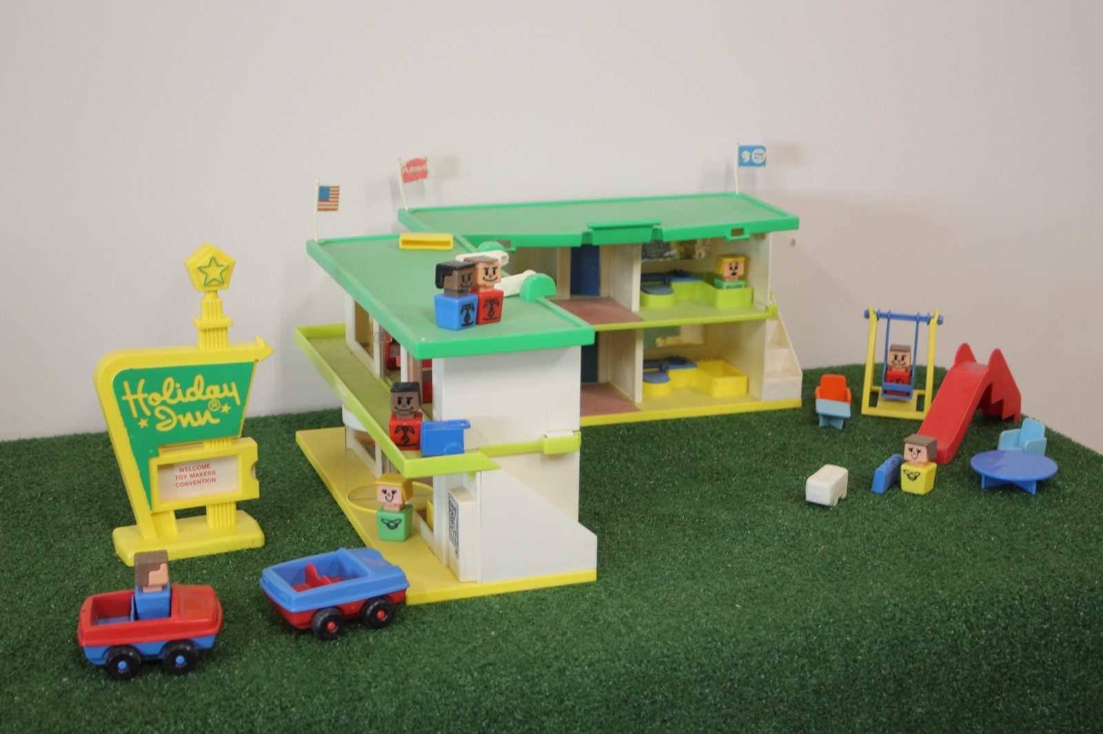 Vintage 1974 Playskool Familiar Places Holiday Inn Used Mostly Complete Vintage 1974 Playskool Familiar Places Holiday Inn Used Mostly Complete