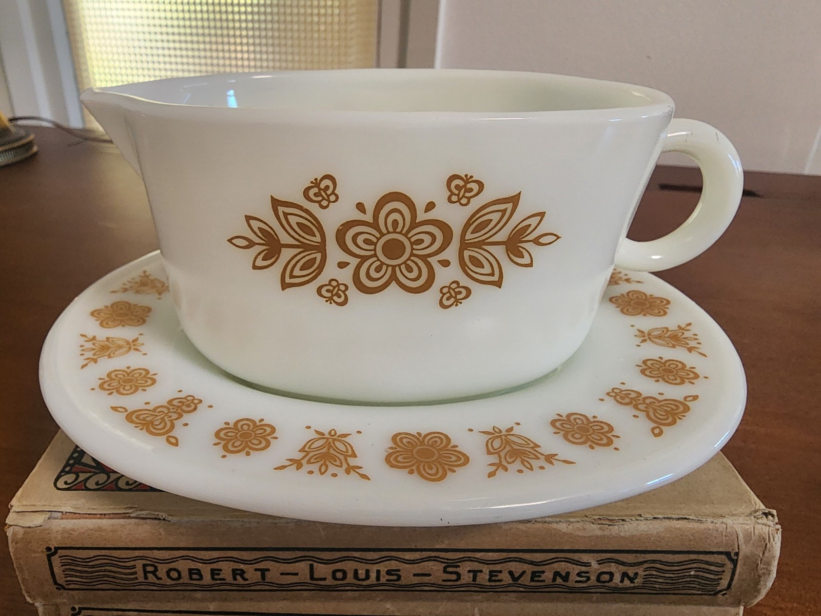 Vintage Pyrex Butterfly Gold Gravy Boat + Underplate White Glass 77-B , 77-U
