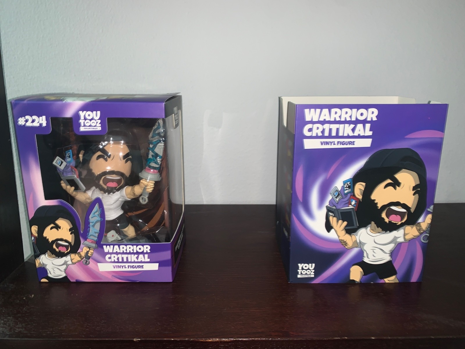 Youtooz Warrior Cr1TiKaL #224 Limited Edition Vinyl Figure *NOT MINT CONDITION* Youtooz Warrior Cr1TiKaL #224 Limited Edition Vinyl Figure *NOT MINT CONDITION*