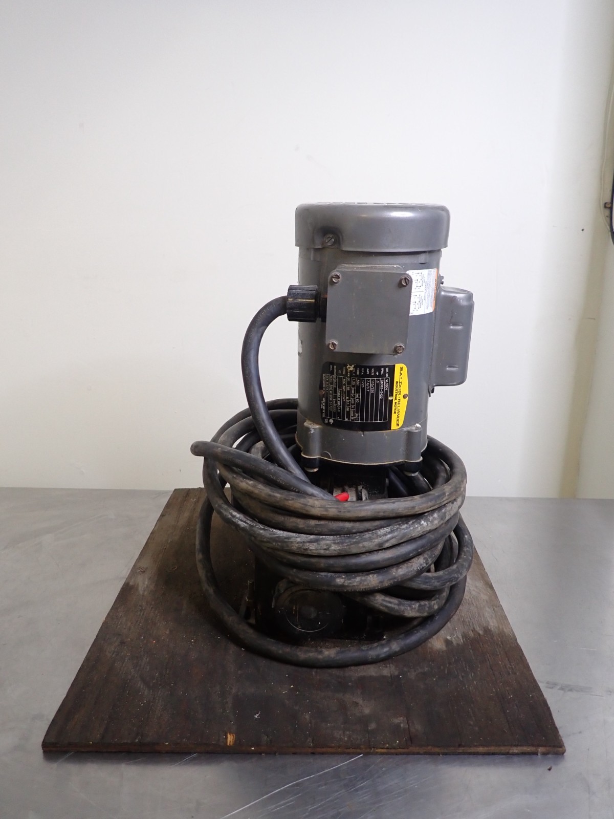Pulsafeeder Omni Mechanical Diaphragm Metering Pump DC2C2FP w/ Baldor VL3504