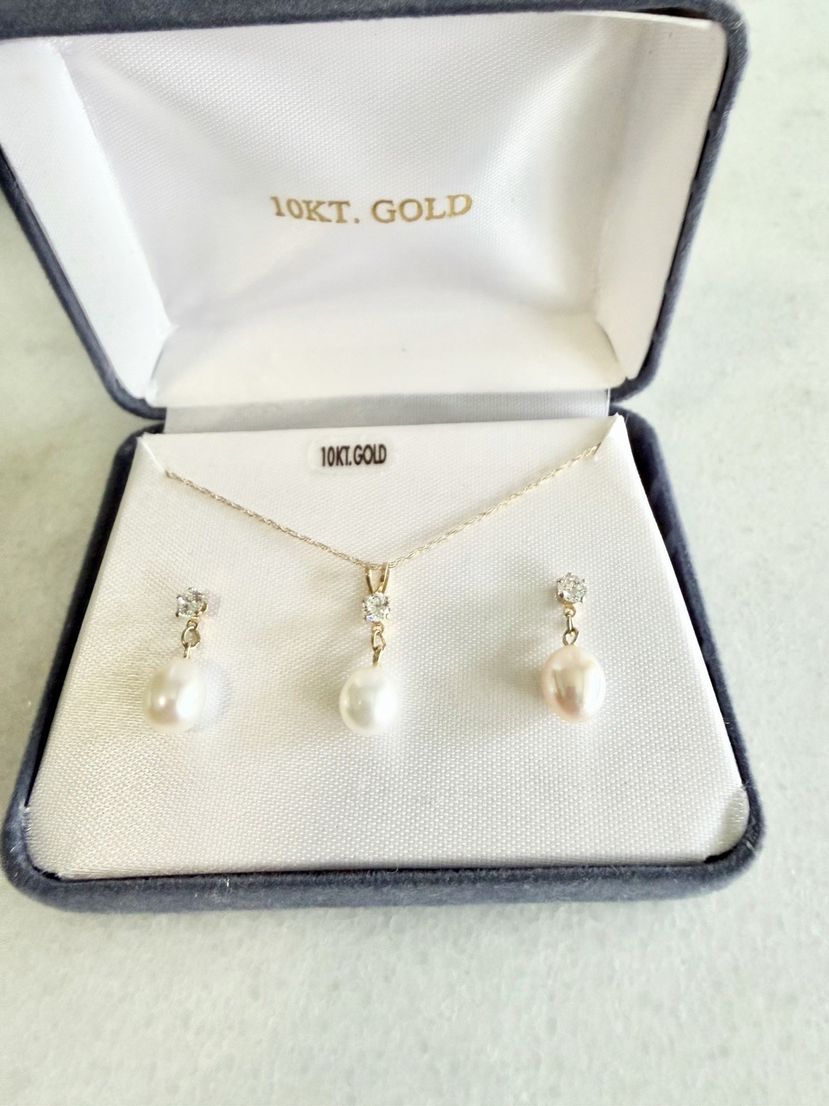 Vintage Solid 10K Yellow Gold & Pearl Pendant & Drop Earrings Boxed Set 2.8 G.