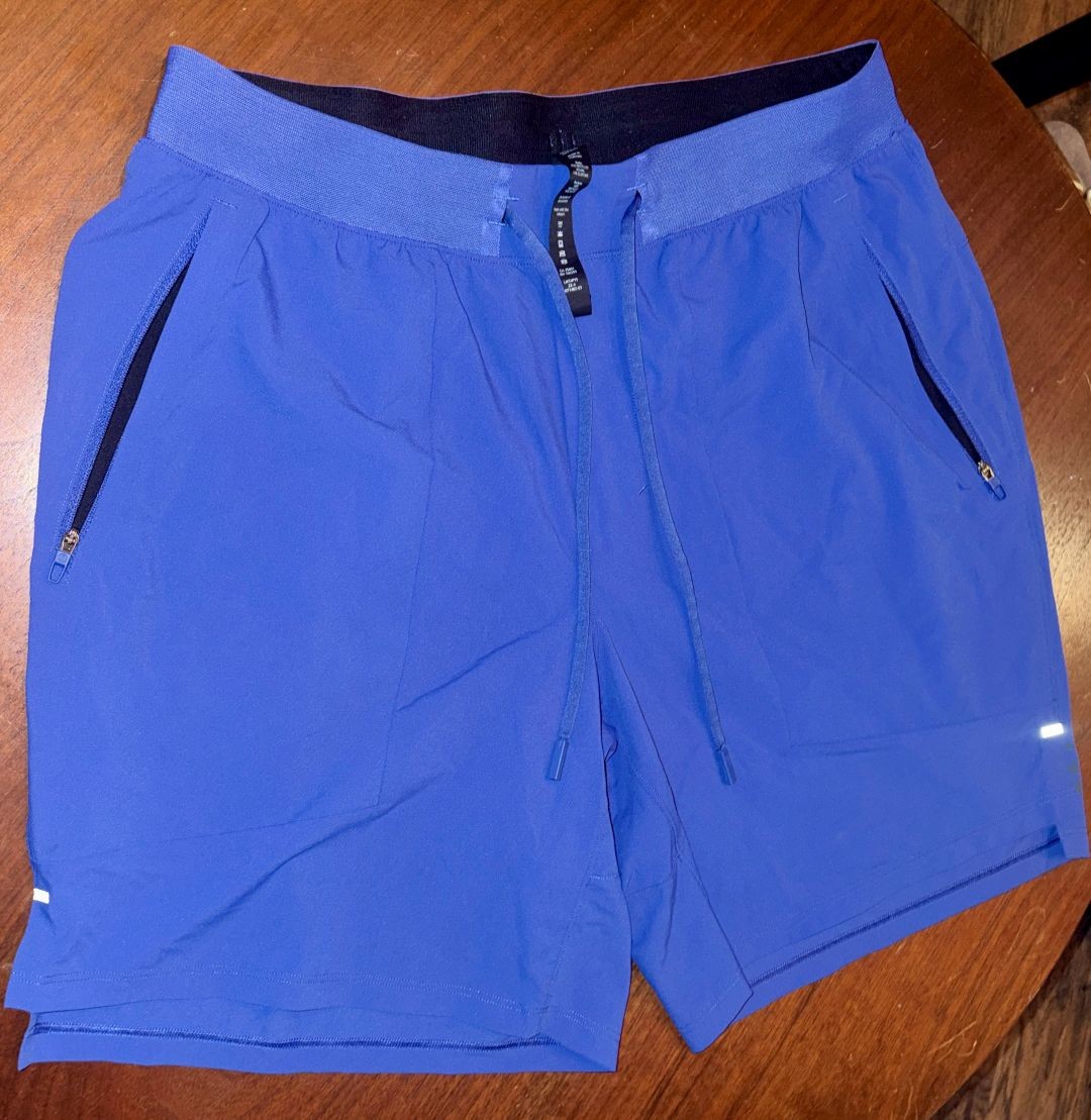 Lululemon Men’s License to Train Shorts Linerless 7\ Lululemon Men’s License to Train Shorts Linerless 7\