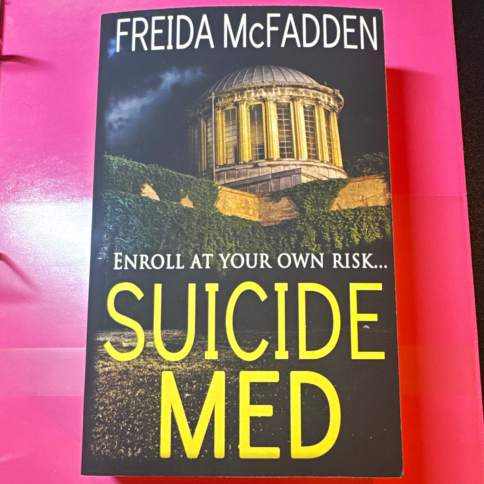 Freida McFadden Suicide Med 2014 edition Paperback Thriller new, excellent cond Freida McFadden Suicide Med 2014 edition Paperback Thriller new, excellent cond