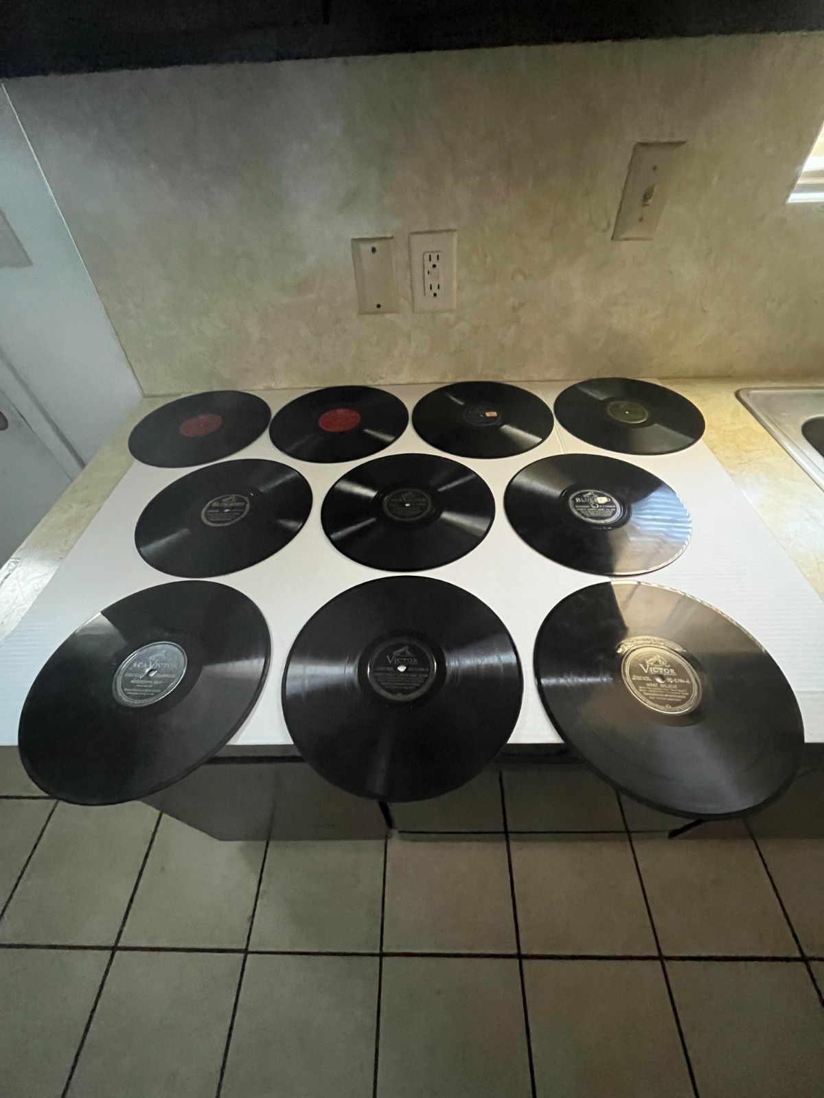 LOT OF 10 BIG BAND 78 RPM RECORDS BENNY GOODMAN, GLENN MILLER, TOMMY DORSEY LOT OF 10 BIG BAND 78 RPM RECORDS BENNY GOODMAN, GLENN MILLER, TOMMY DORSEY