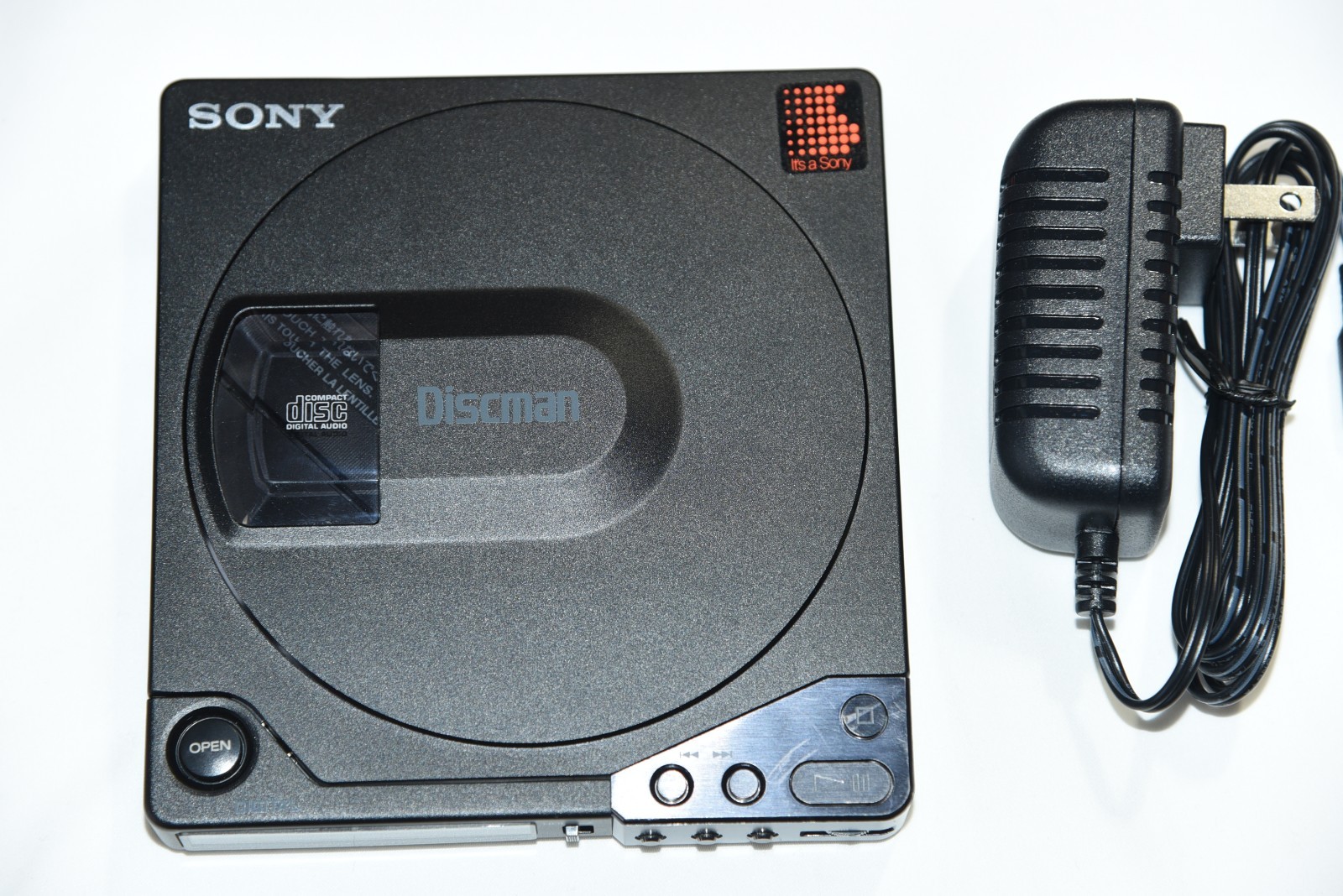 Sony D-15 Discman Personal CD Player Working Sony D-15 Discman Personal CD Player Working