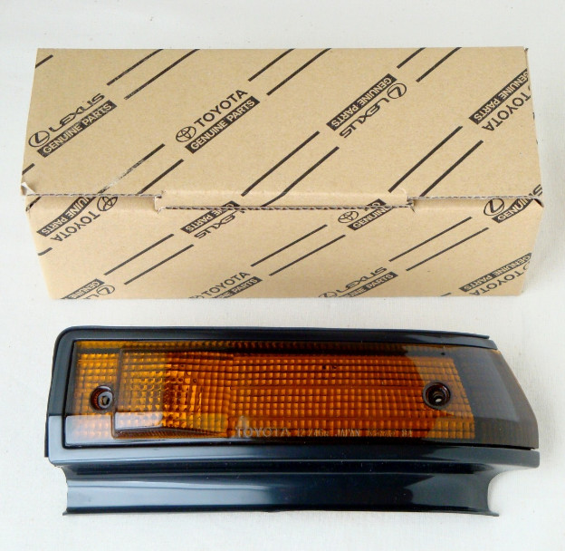 Toyota Genuine OEM Trueno AE86 Sprinter Turn Signal Lamp Lens RH 81731-12173