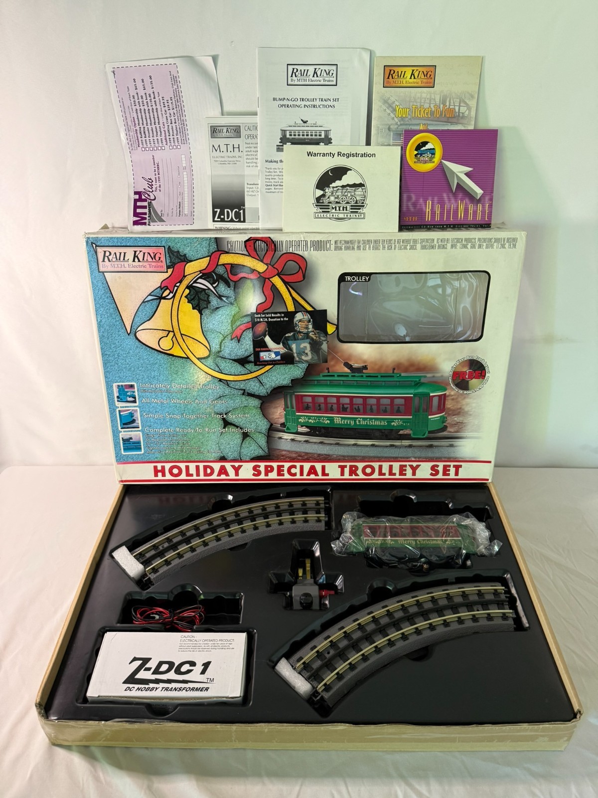 MTH RailKing 30-4028-0 Holiday Special Christmas Trolley O Gauge Complete Set