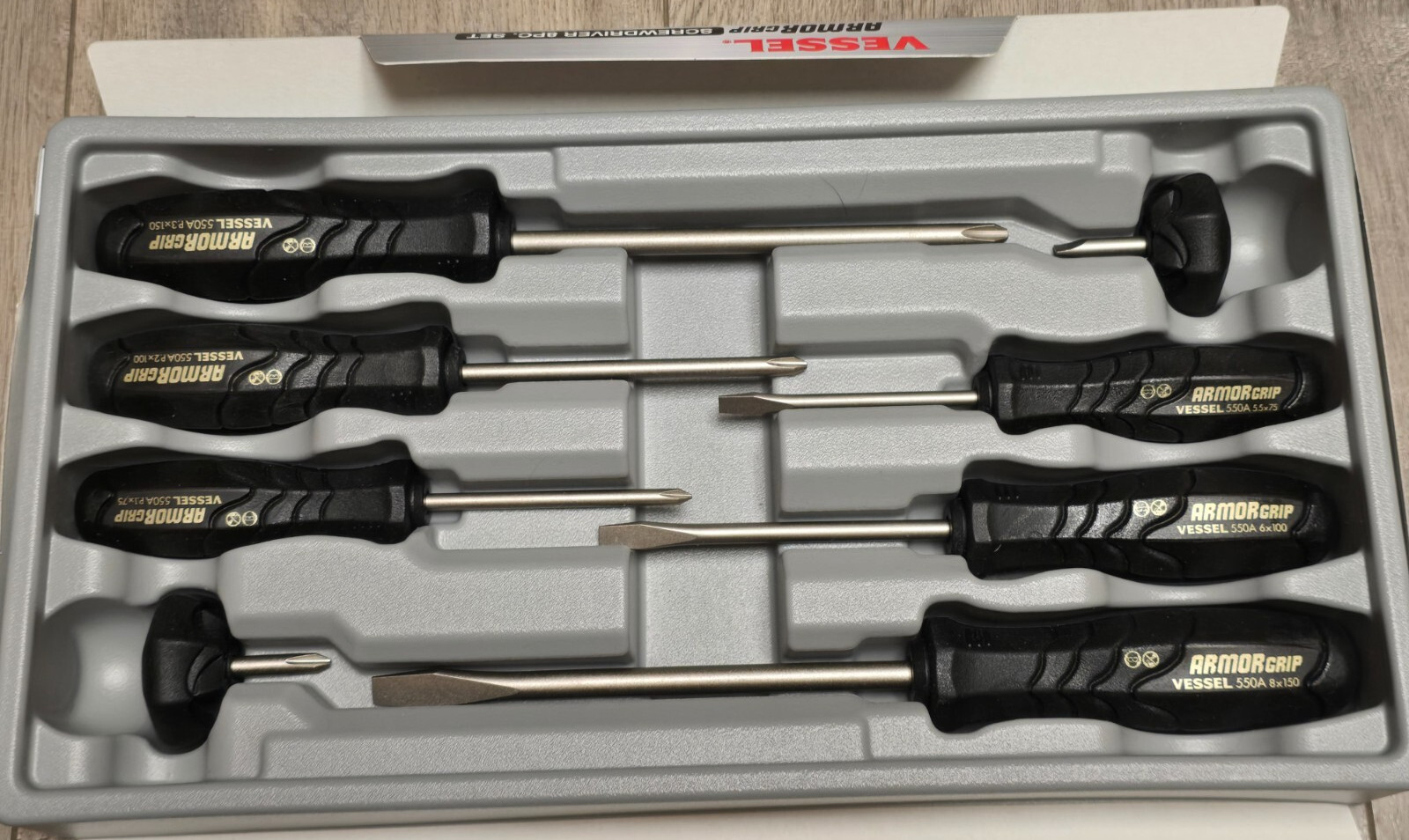 Vessel 8pc Armor Grip JIS Screwdriver Set w/ Magnetic Tips & Tray #550A8PTU