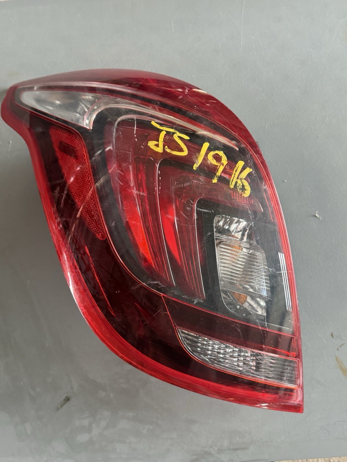 Used Left Tail Light Assembly fits: 2019 Buick Encore Left (broken) Used Left Tail Light Assembly fits: 2019 Buick Encore Left (broken)