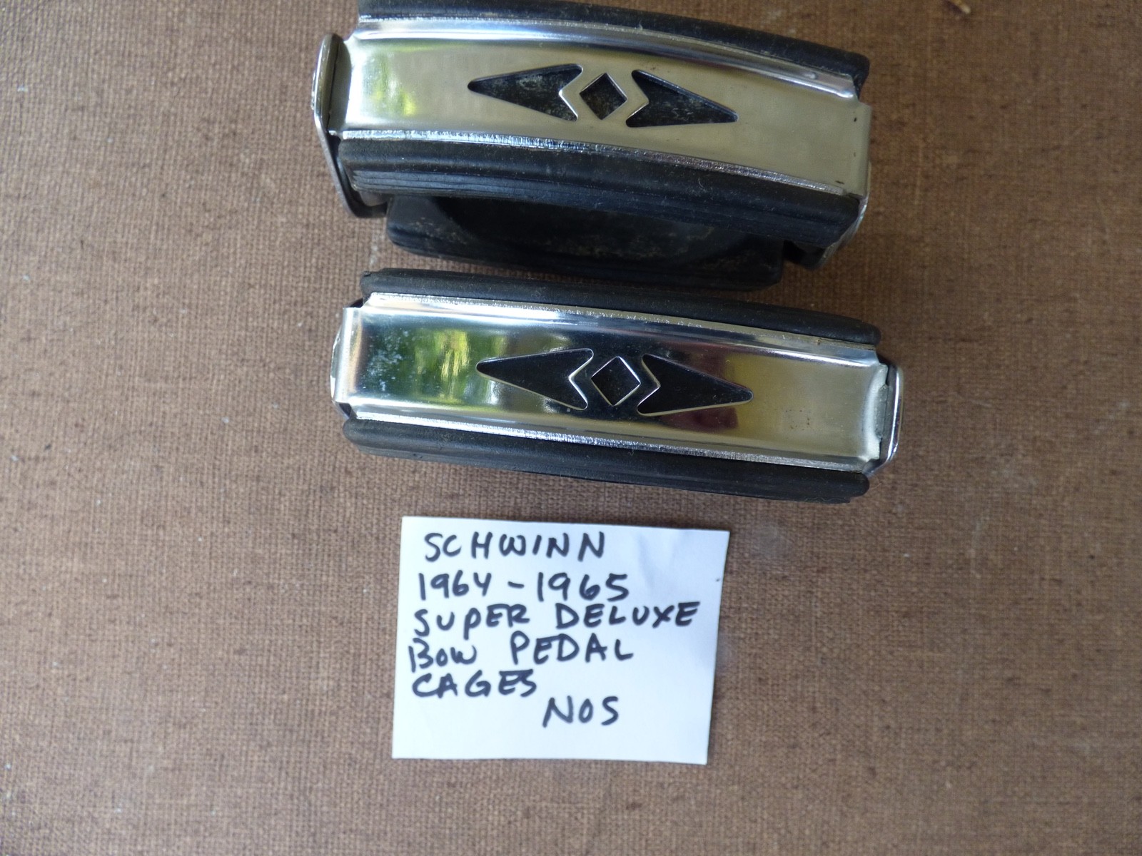 Schwinn 1964 1965 Super Deluxe Large Cap Bow Pedal Cages **NOS** Schwinn 1964 1965 Super Deluxe Large Cap Bow Pedal Cages **NOS**