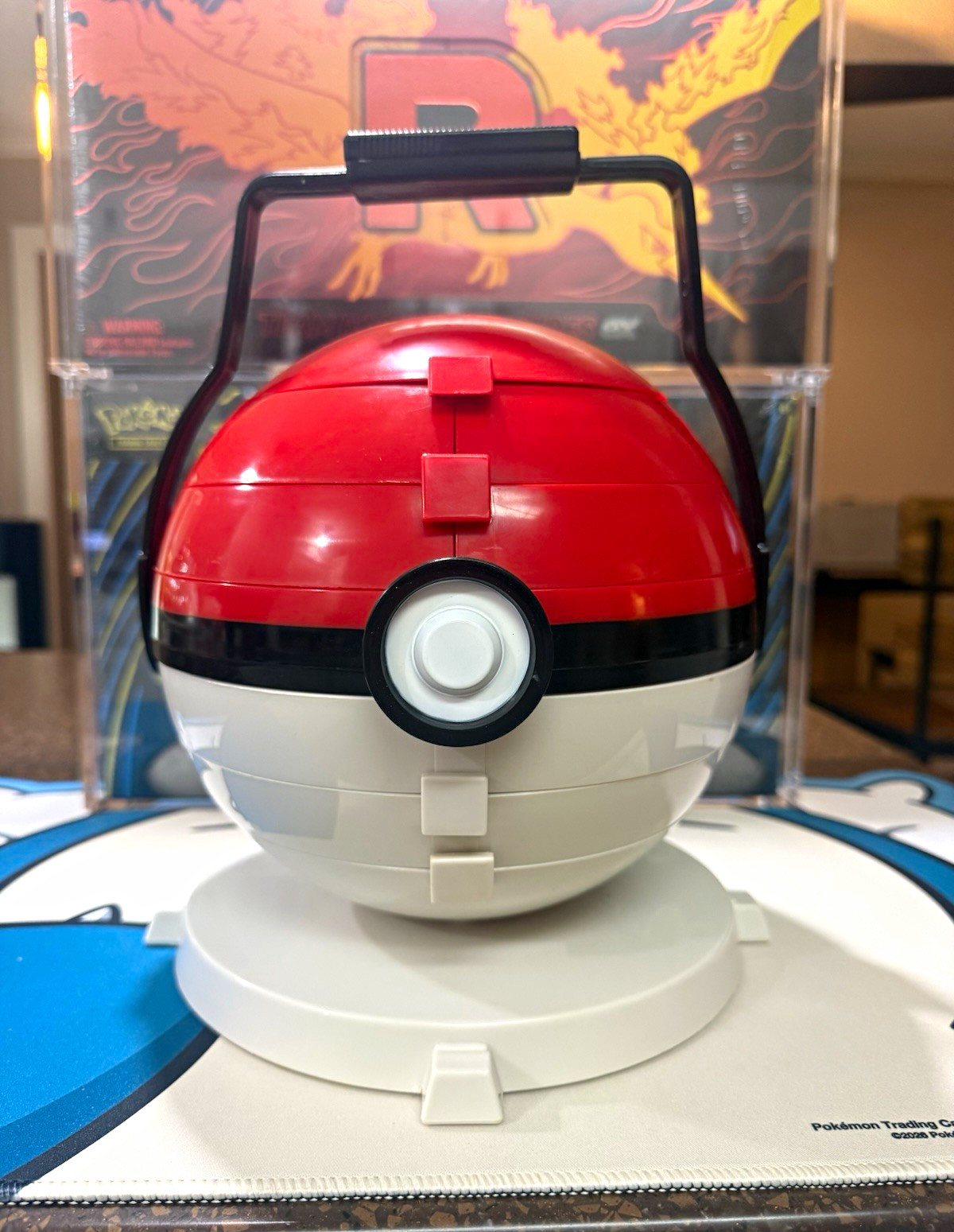 Pokemon Marble Pokeball Carrying Case With All Inserts. Comes with 34 marbles Pokemon Marble Pokeball Carrying Case With All Inserts. Comes with 34 marbles