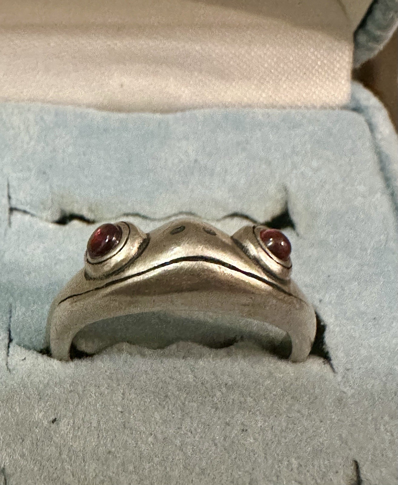 Adorable Vintage 925 Sterling Silver Frog with Beaded Eyes Ring Size 5