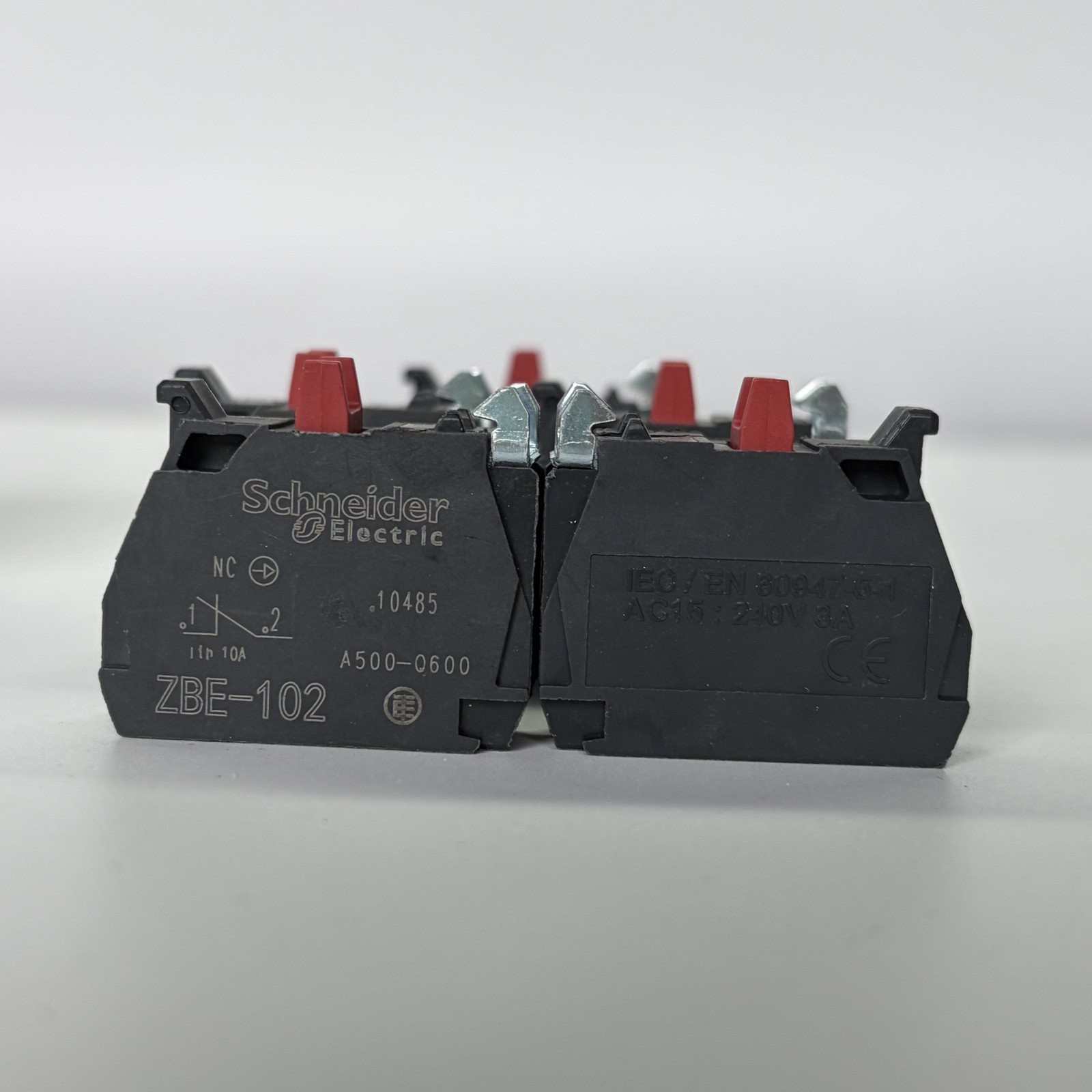 ZBE101 ZBE102 1PC New Schneider Contact Block  ZBE-101 US Stock