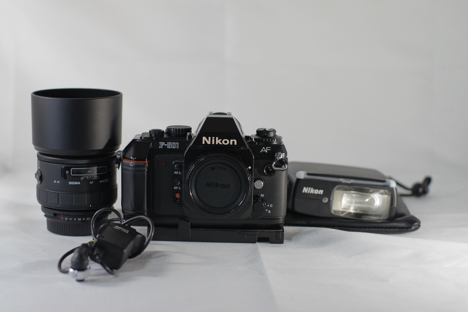NEAR MINT w/Paper] Nikon F-501 N2020 / MF-19 /SB-27 / AH-3 / SIGMA 90mm Macro/JP