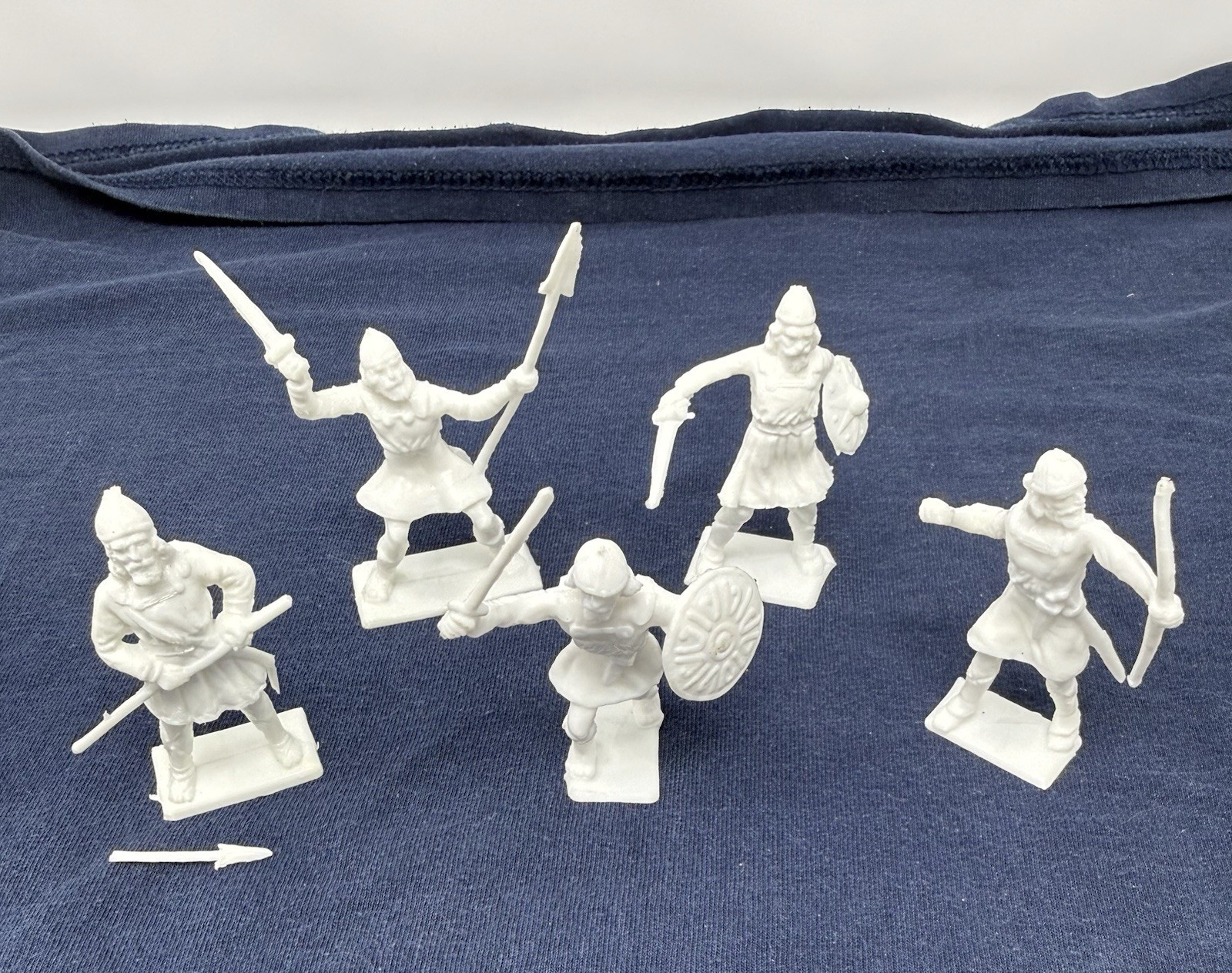 Medieval Knights 6pc Lot vtg plastic toy figure  White