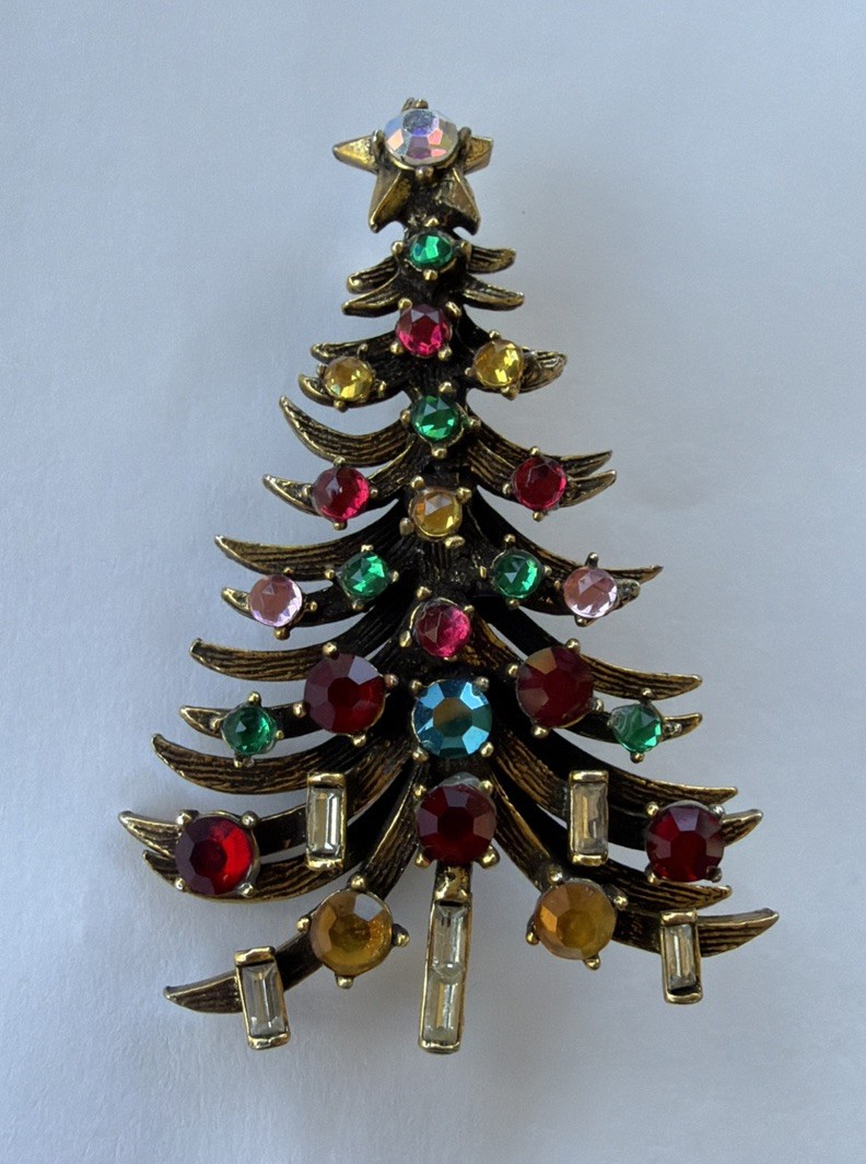 Vtg Hollycraft Goldtone Christmas Tree Brooch With Multi Colored Rhinestones