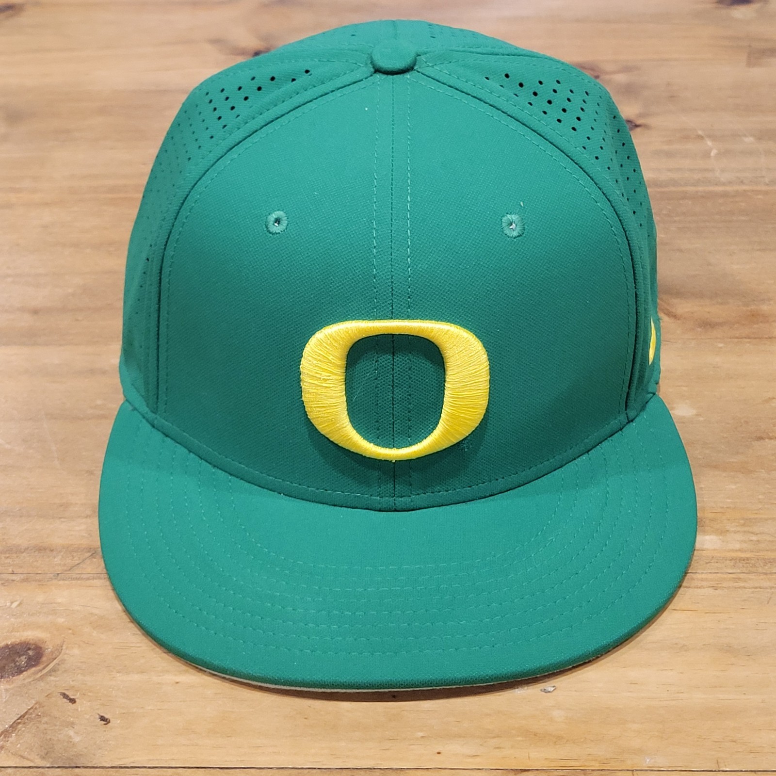 Oregon Ducks Nike True Baseball Hat Size 7 1/2 Green Swoosh Dri-Fit Fitted