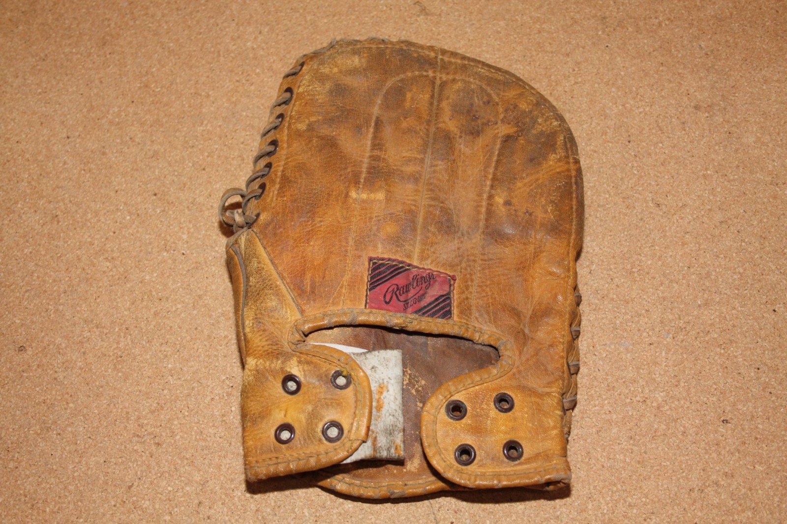 Vintage Rawlings Baseball Glove Unknown Age First Baseman? Vintage Rawlings Baseball Glove Unknown Age First Baseman?