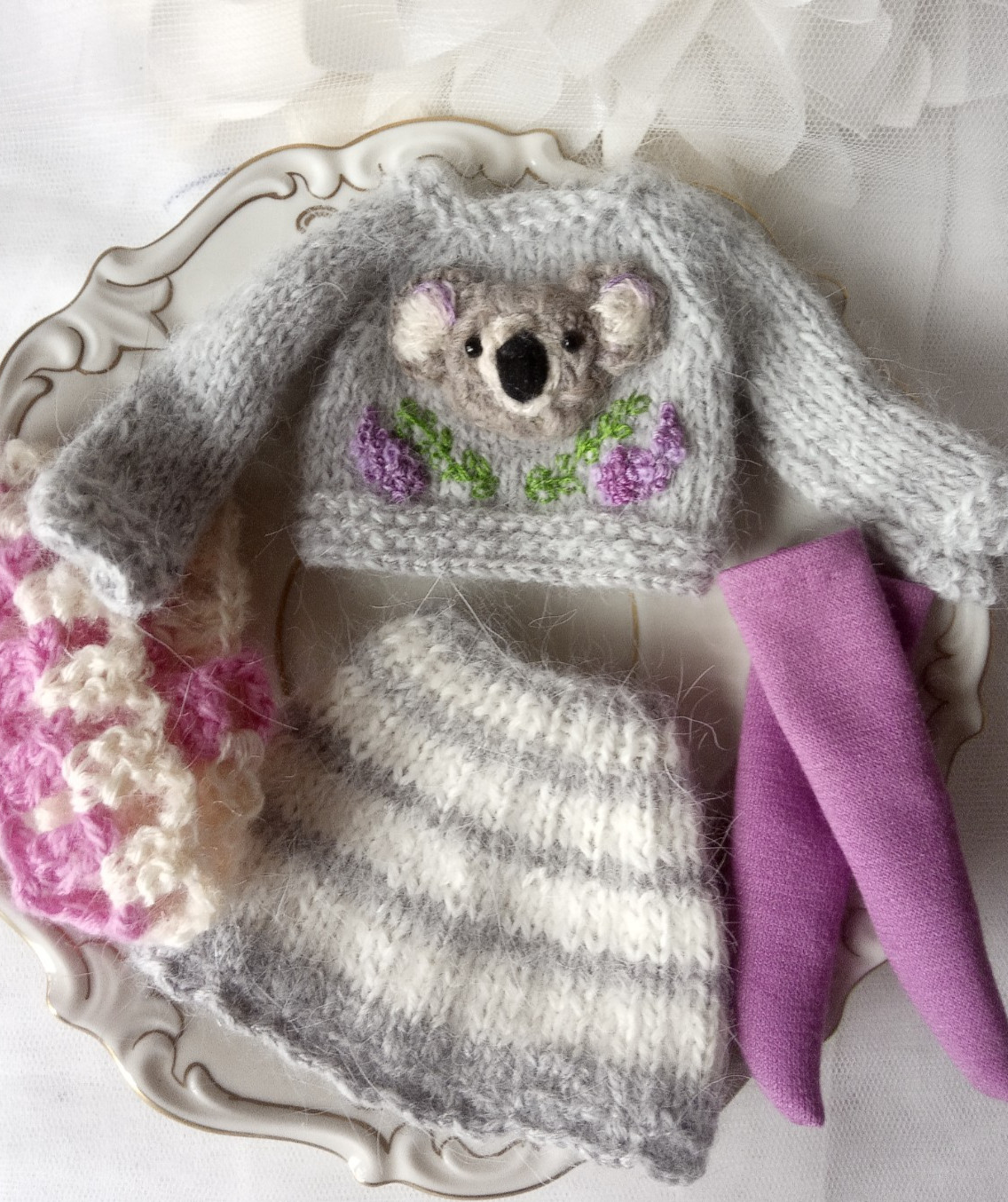 Blythe Doll Koala Outfit – Hand Knitted Sweater with Embroidered Australian bear