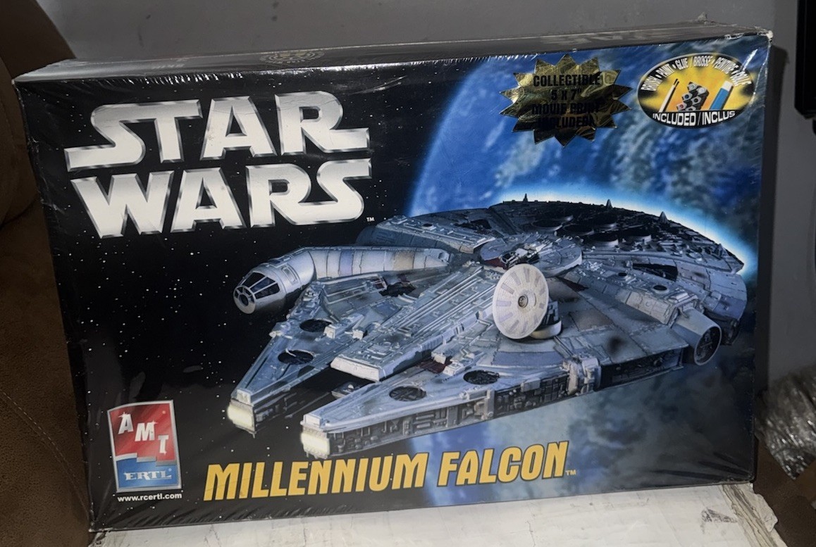 Star Wars AMT ERTL Deluxe Millennium Falcon Model 5x7 Movie Print Included NEW