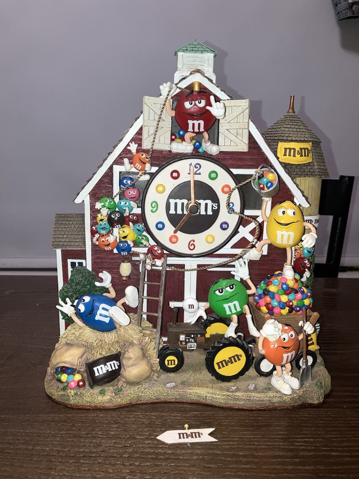 M & M\'s 2005 Danbury Mint Desktop Farm Clock Collectible, Details In Description M & M\'s 2005 Danbury Mint Desktop Farm Clock Collectible, Details In Description