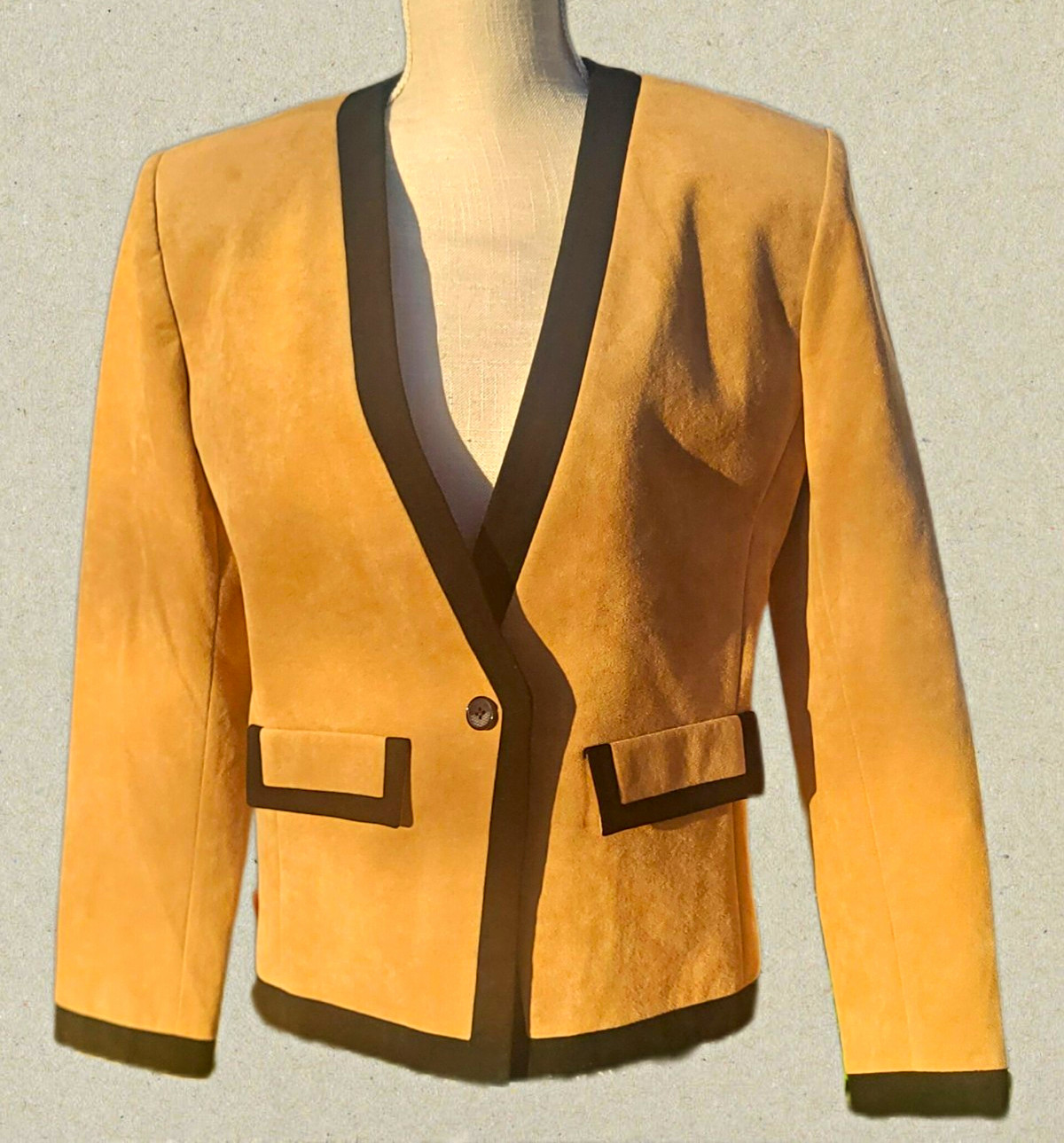 Vintage 1970s Adolf Schuman for Lilli Ann Women\'s Ultrasuede Beige/Black Blazer