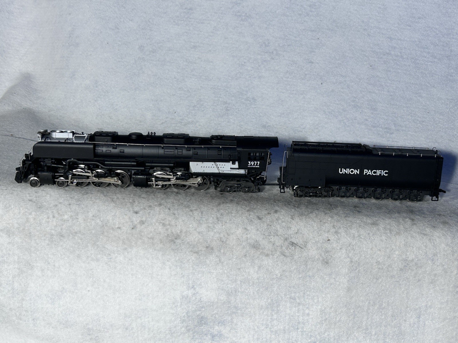 Sleek Rivarossi Union Pacific RR Challenger 4-6-6-4 Locomotive # 3977 HO Sleek Rivarossi Union Pacific RR Challenger 4-6-6-4 Locomotive # 3977 HO