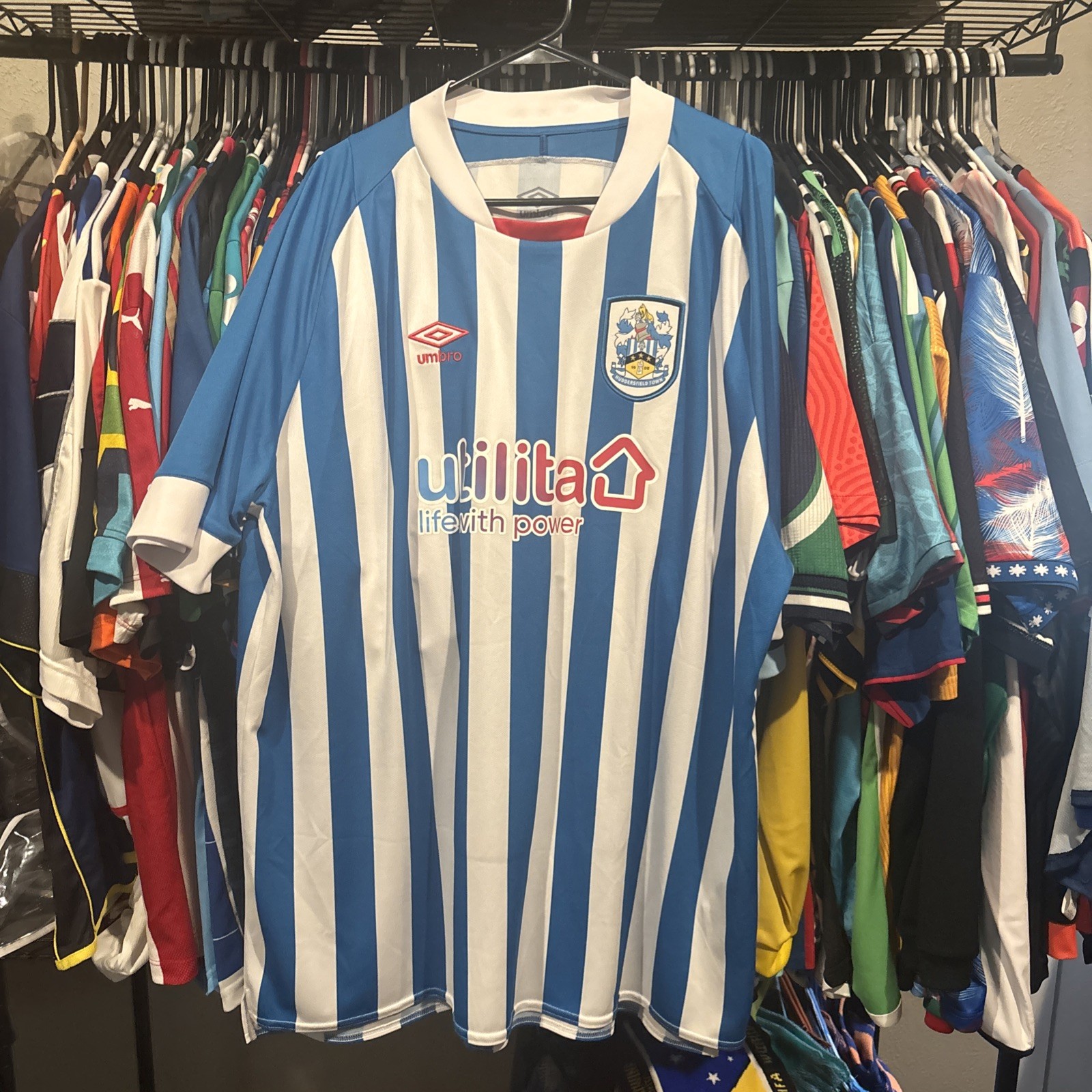 2022-23 Huddersfield Town Jersey 3XL (American 2XL) NWT By Umbro. 2022-23 Huddersfield Town Jersey 3XL (American 2XL) NWT By Umbro.