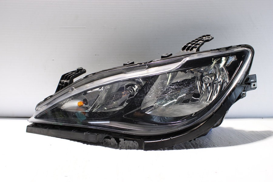 2017-2020 Chrysler Pacifica Halogen Left Side Headlight Assembly OEM 68228945AH