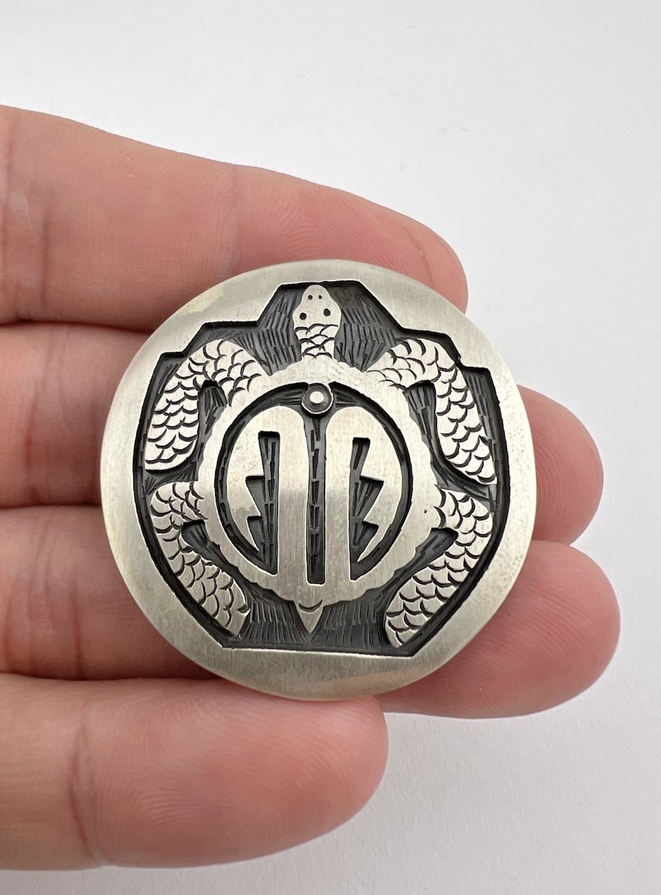 Vintage Hopi Sterling Silver Turtle Tribal Overlay Round Brooch Pendant 1.5\