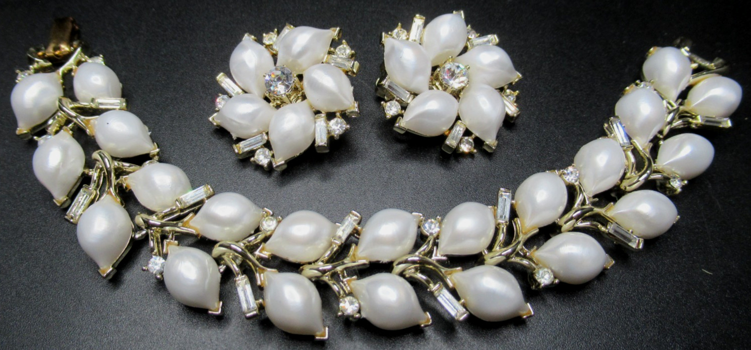 LISNER Sparkling Ice Rhinestone Faux Pearl Vintage Bracelet Earring Set