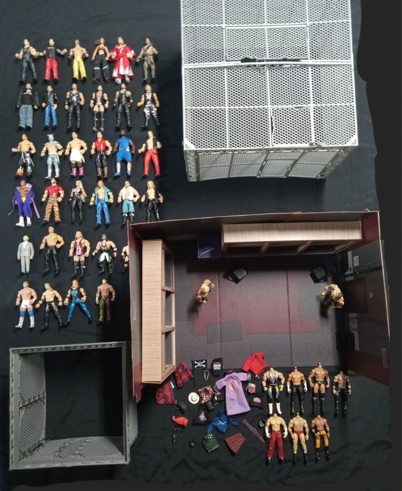 WWE Jakks Hell In A Cell Playset Mattel Steel Cage Lockroom HUGE Figure Lot WWE Jakks Hell In A Cell Playset Mattel Steel Cage Lockroom HUGE Figure Lot