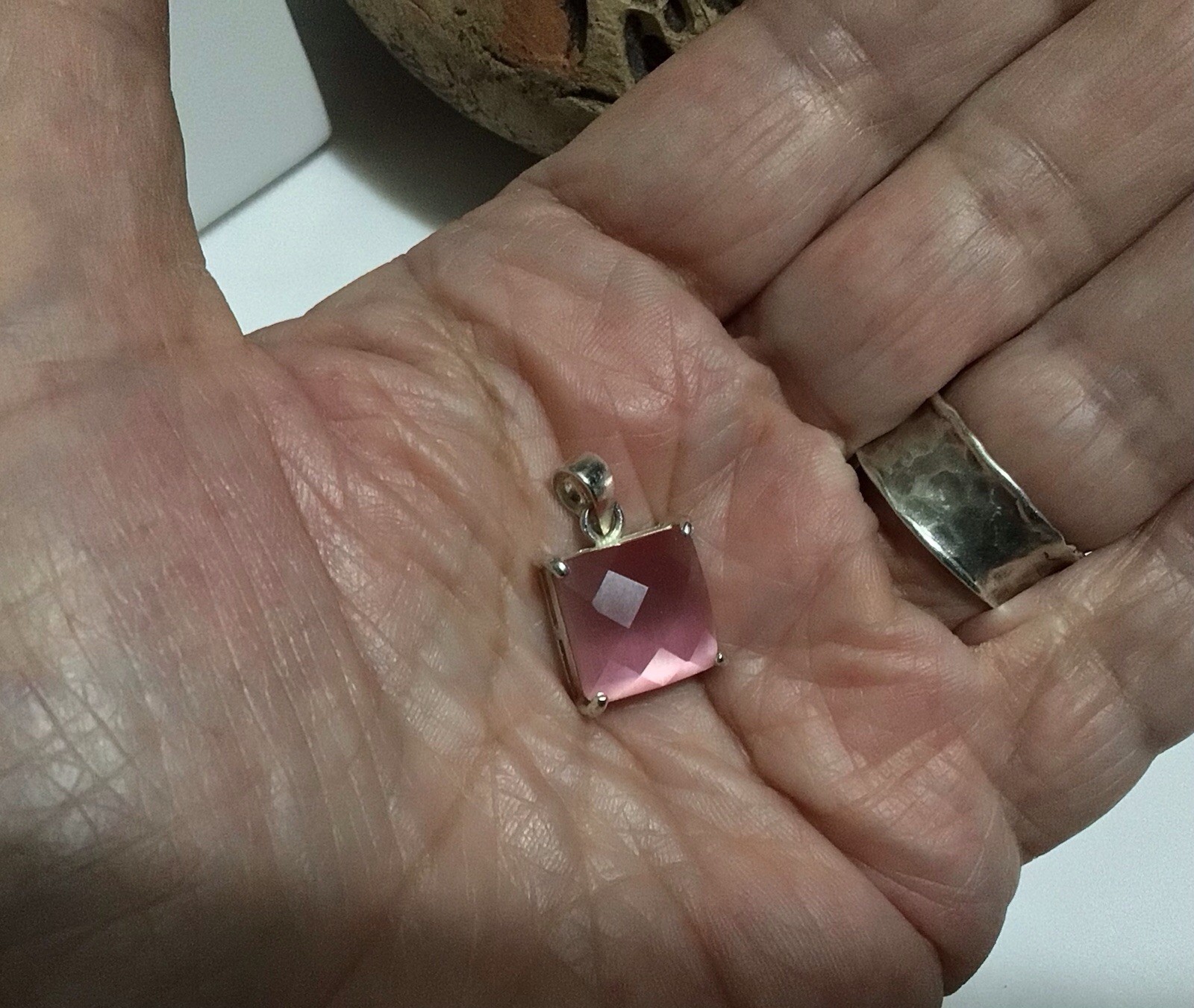 VTG 925 Sterling Silver Faceted Rose Quartz Solitaire Pendant EUC 2.9g Pretty